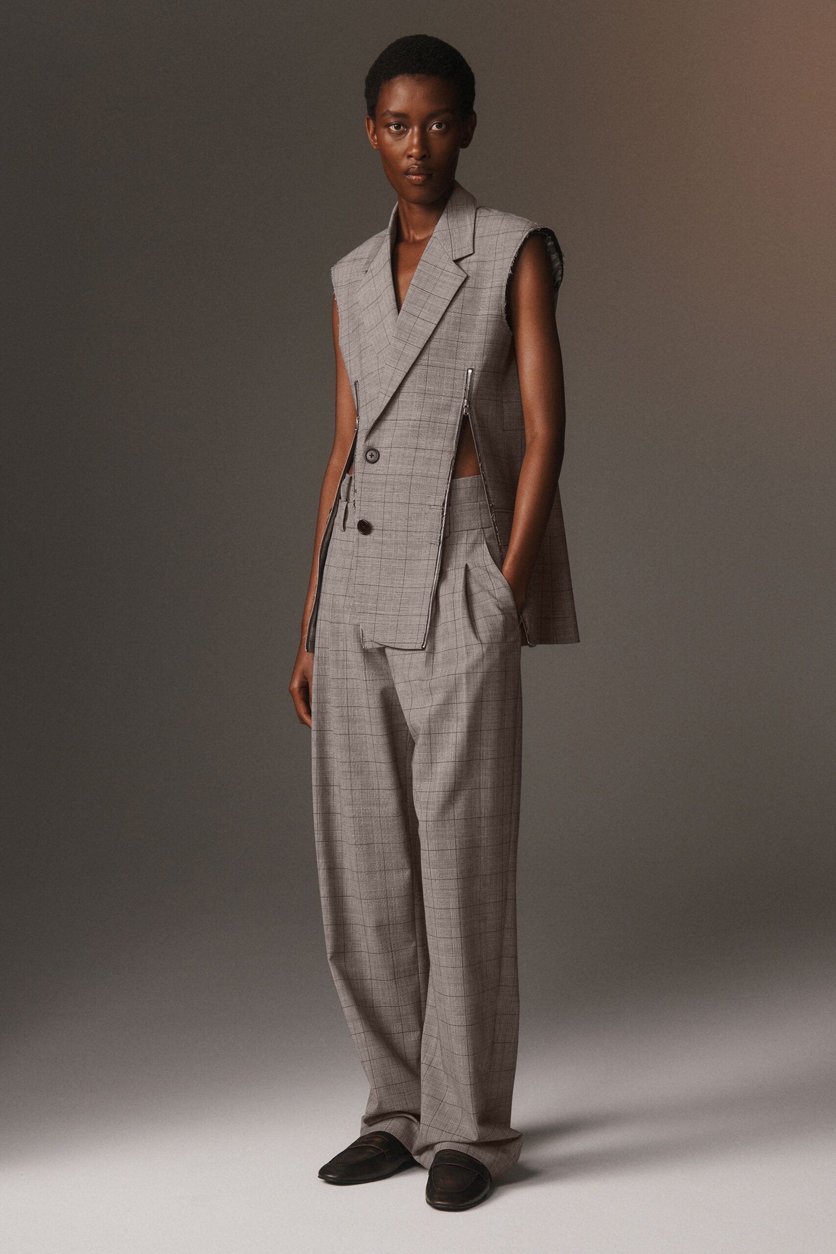 gray cotton sleeveless collared relaxed checked blazer
