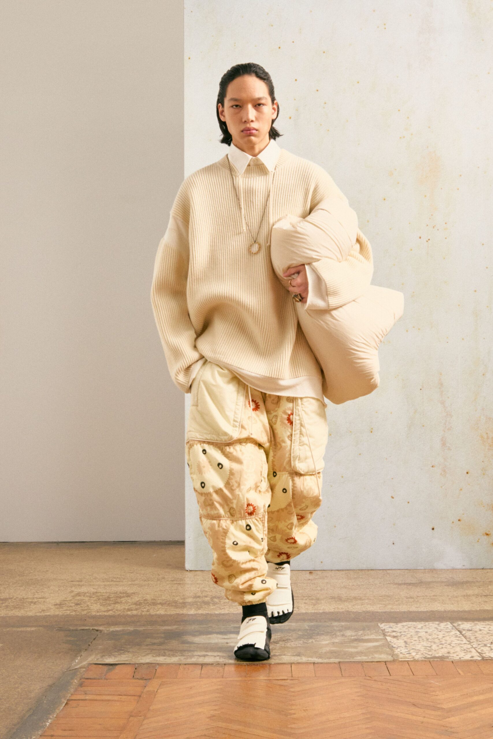 beige oversized sweater with cargo pants