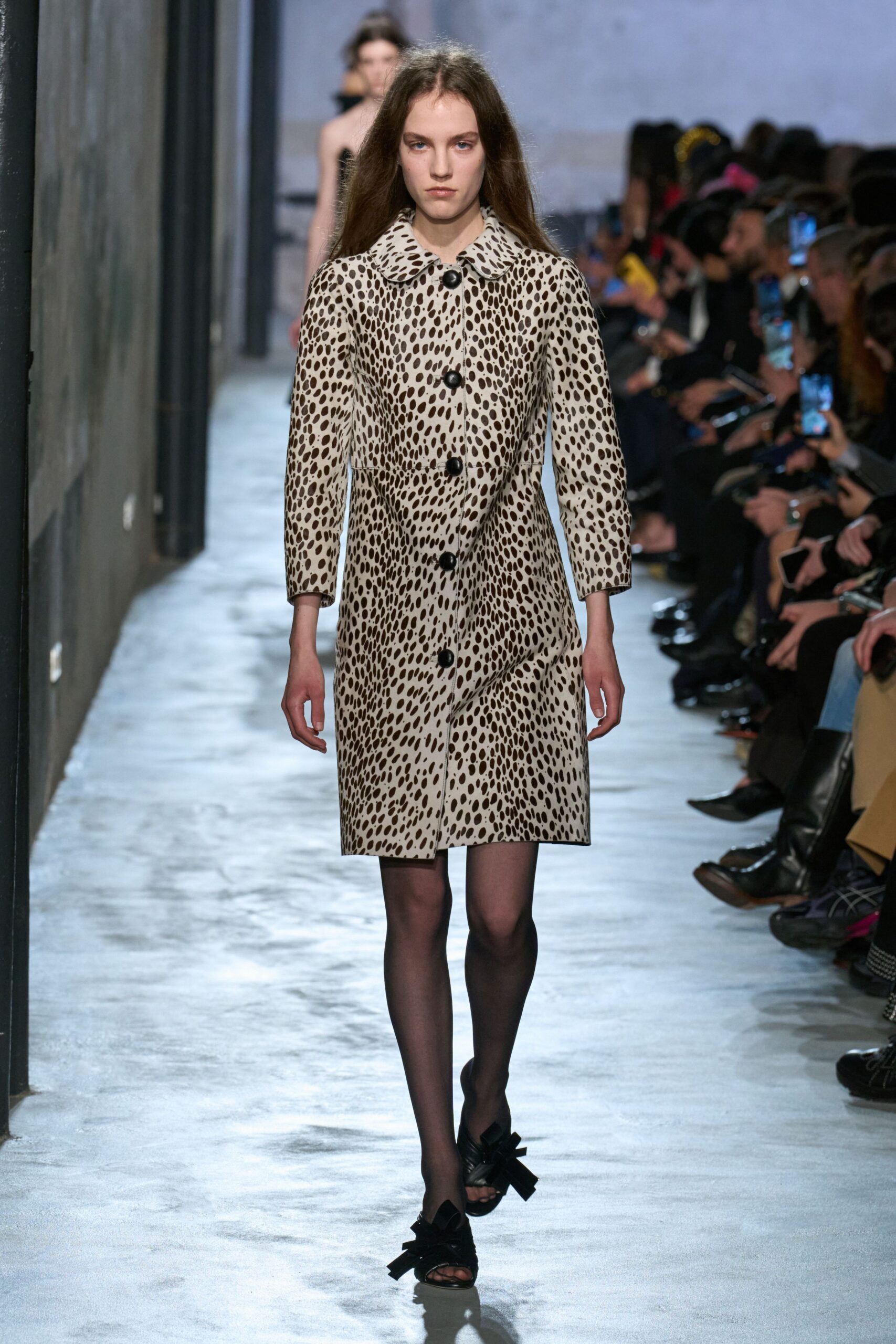beige cotton long-sleeve collared fitted animal-print buttoned coat