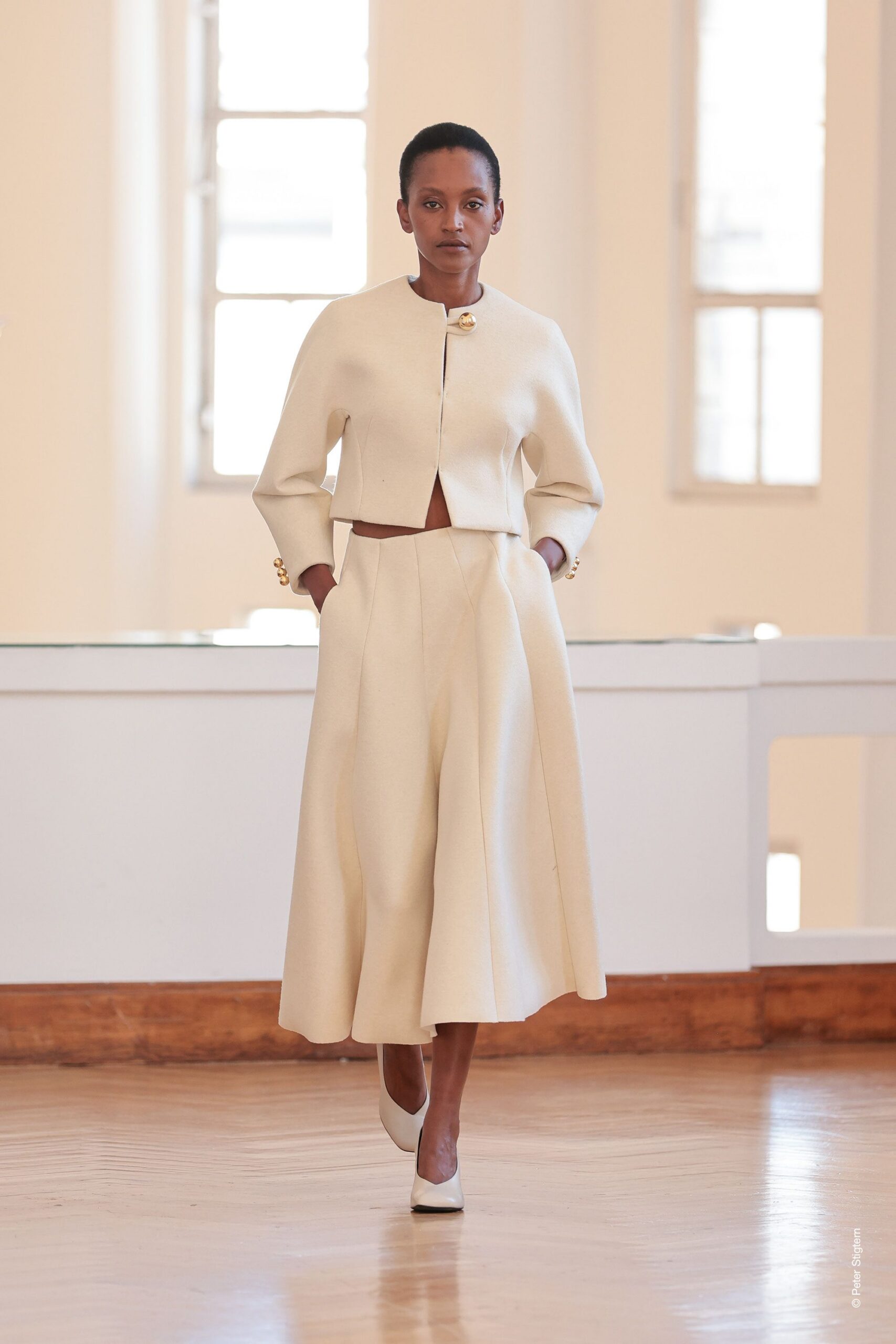 beige wool short-sleeve collared structured buttoned jacket