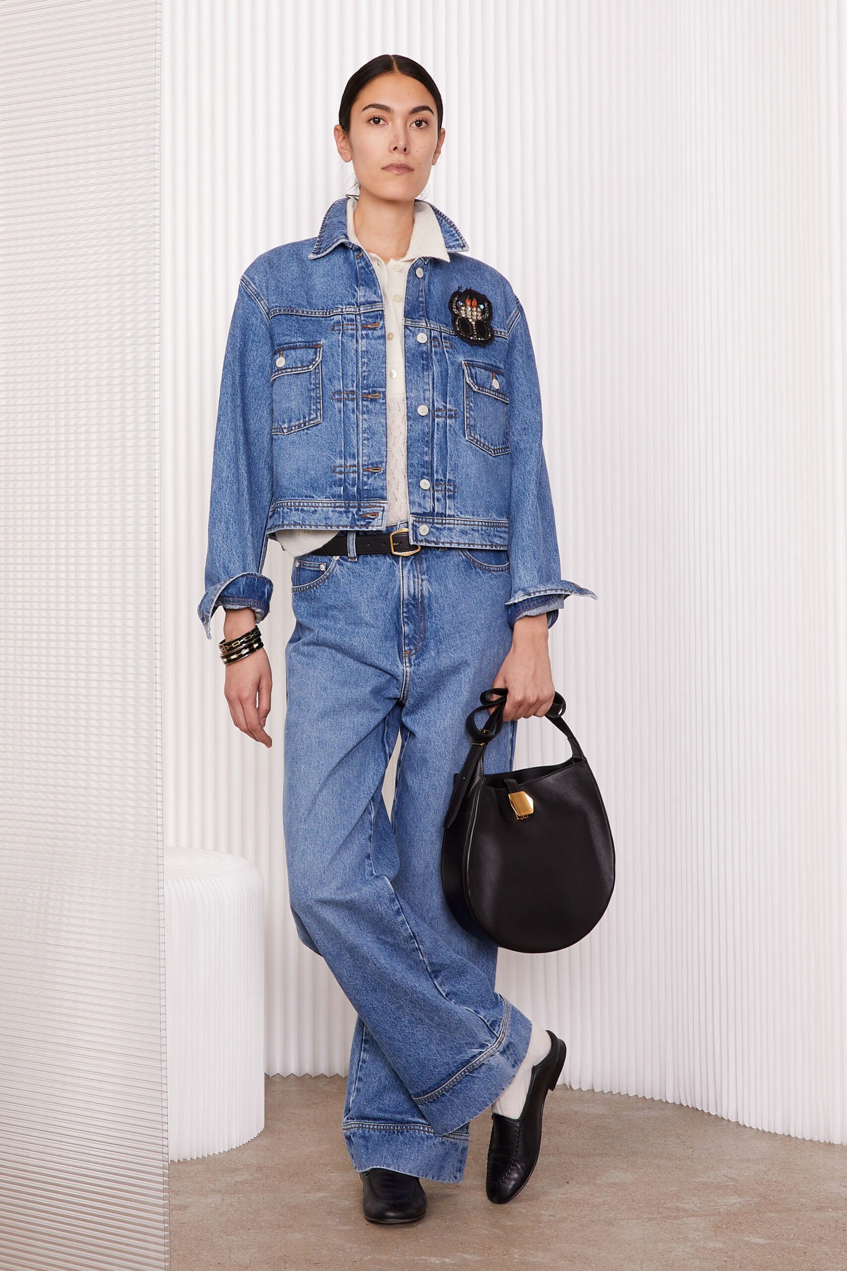 blue denim long-sleeve collared relaxed buttoned pockets jacket