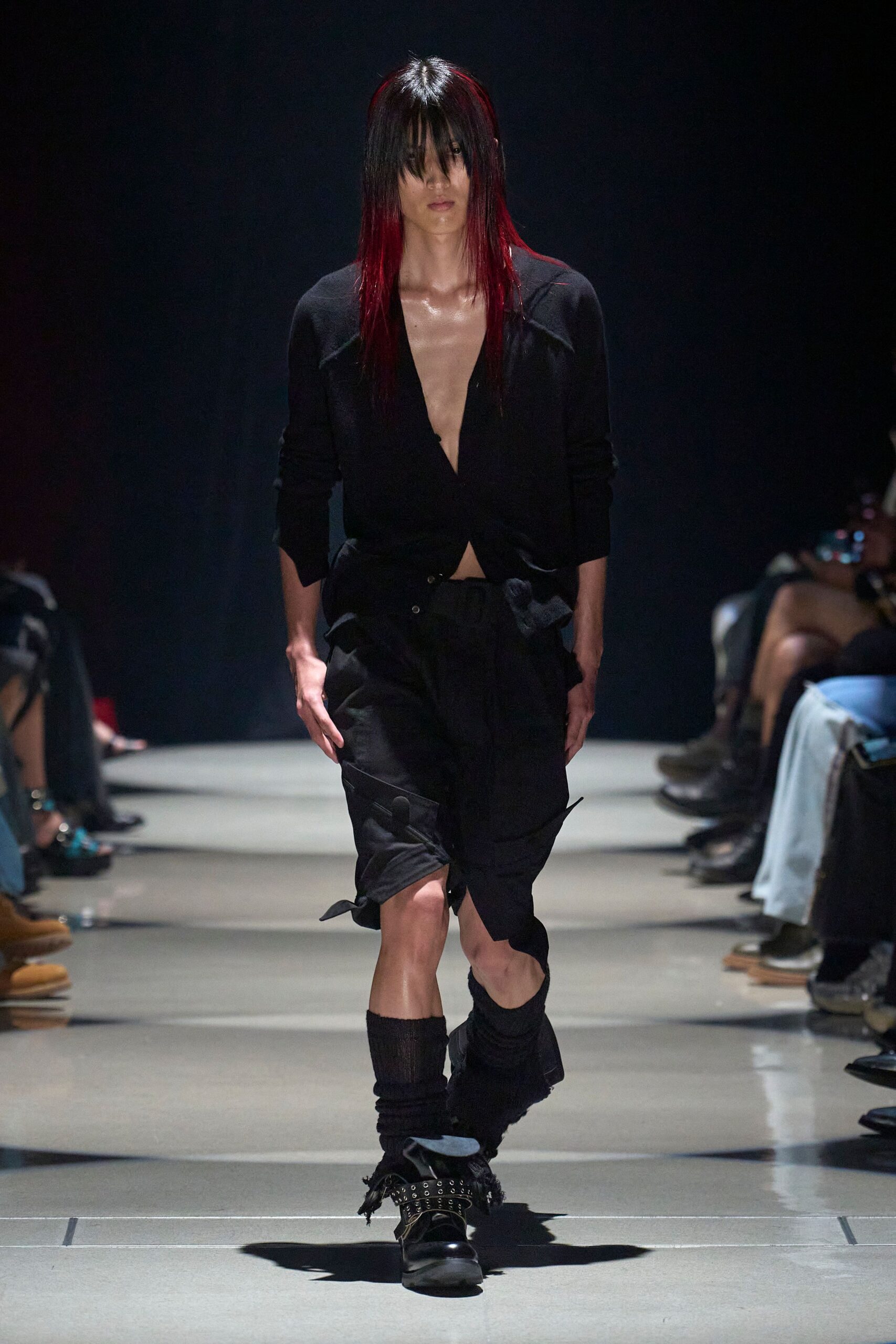 black cotton long-sleeve v-neck fitted cropped shirt