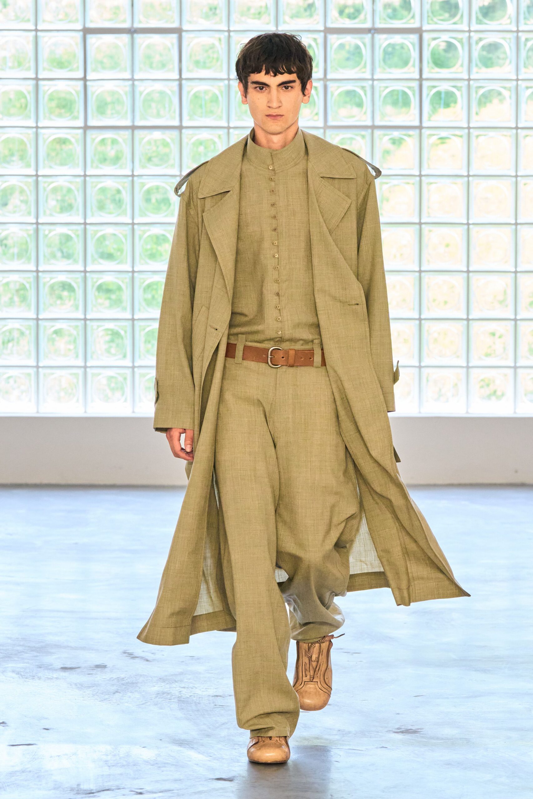 beige linen long-sleeve collared fitted buttoned shirt