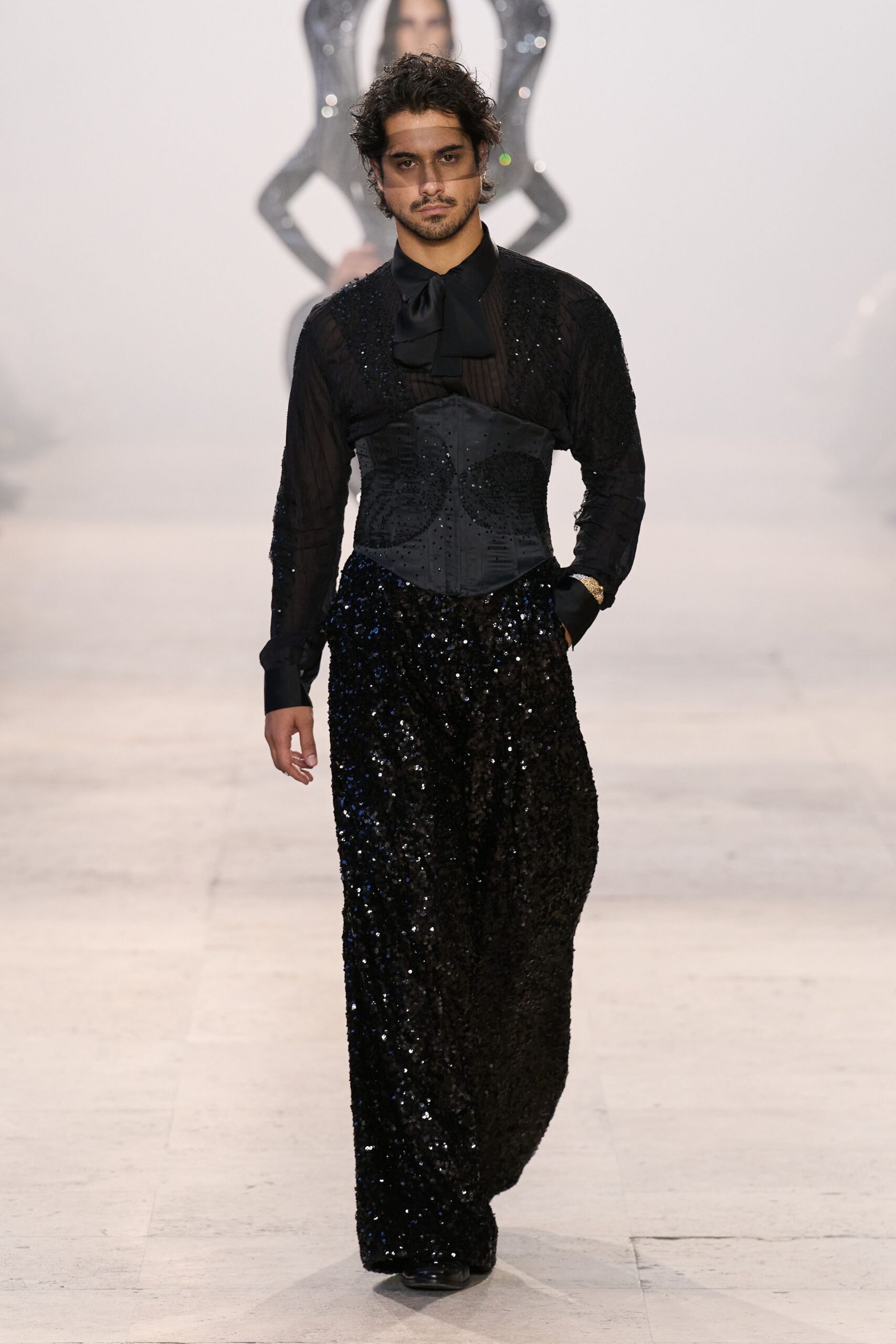 black silk long-sleeve collared fitted pleated shirt