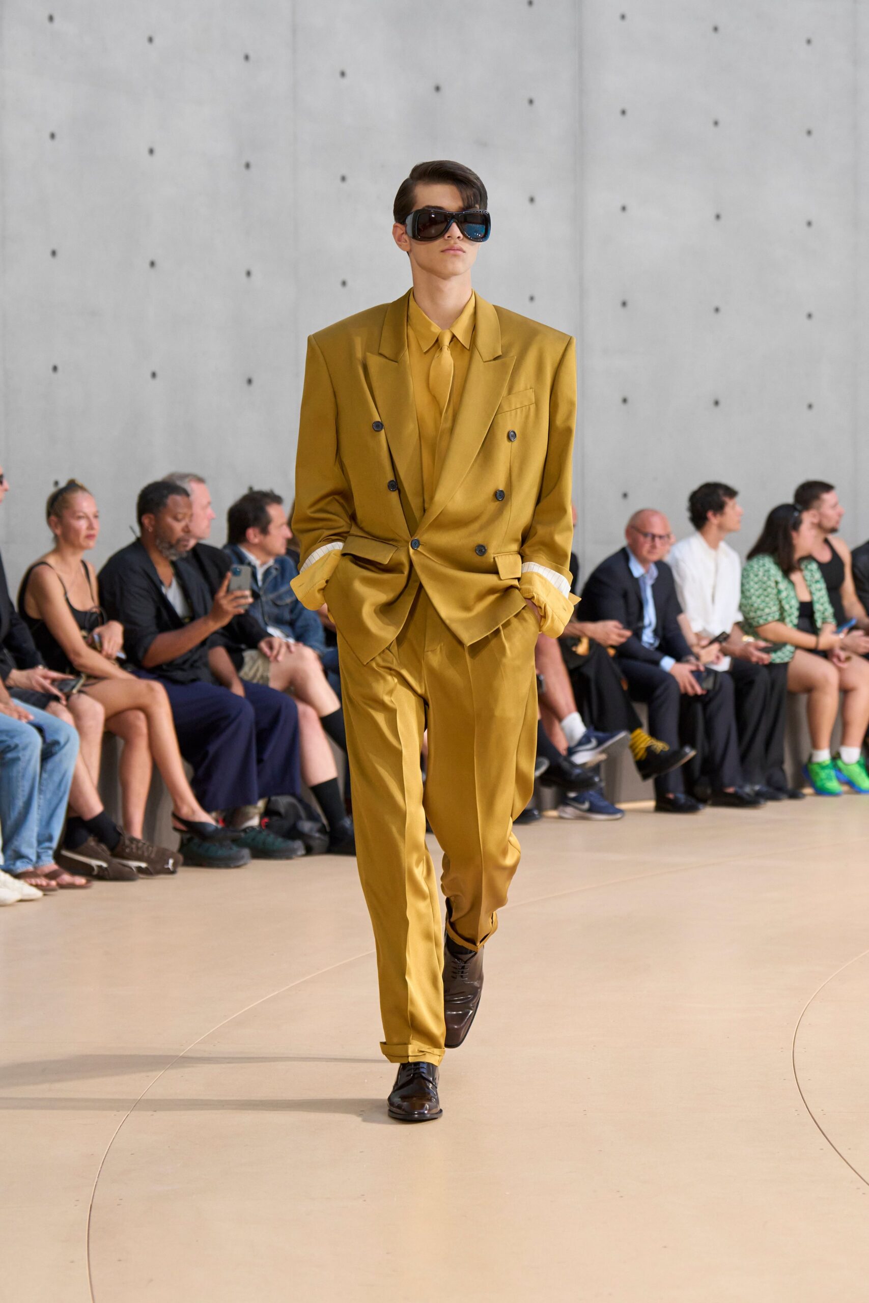 yellow long-sleeve collared tailored suit