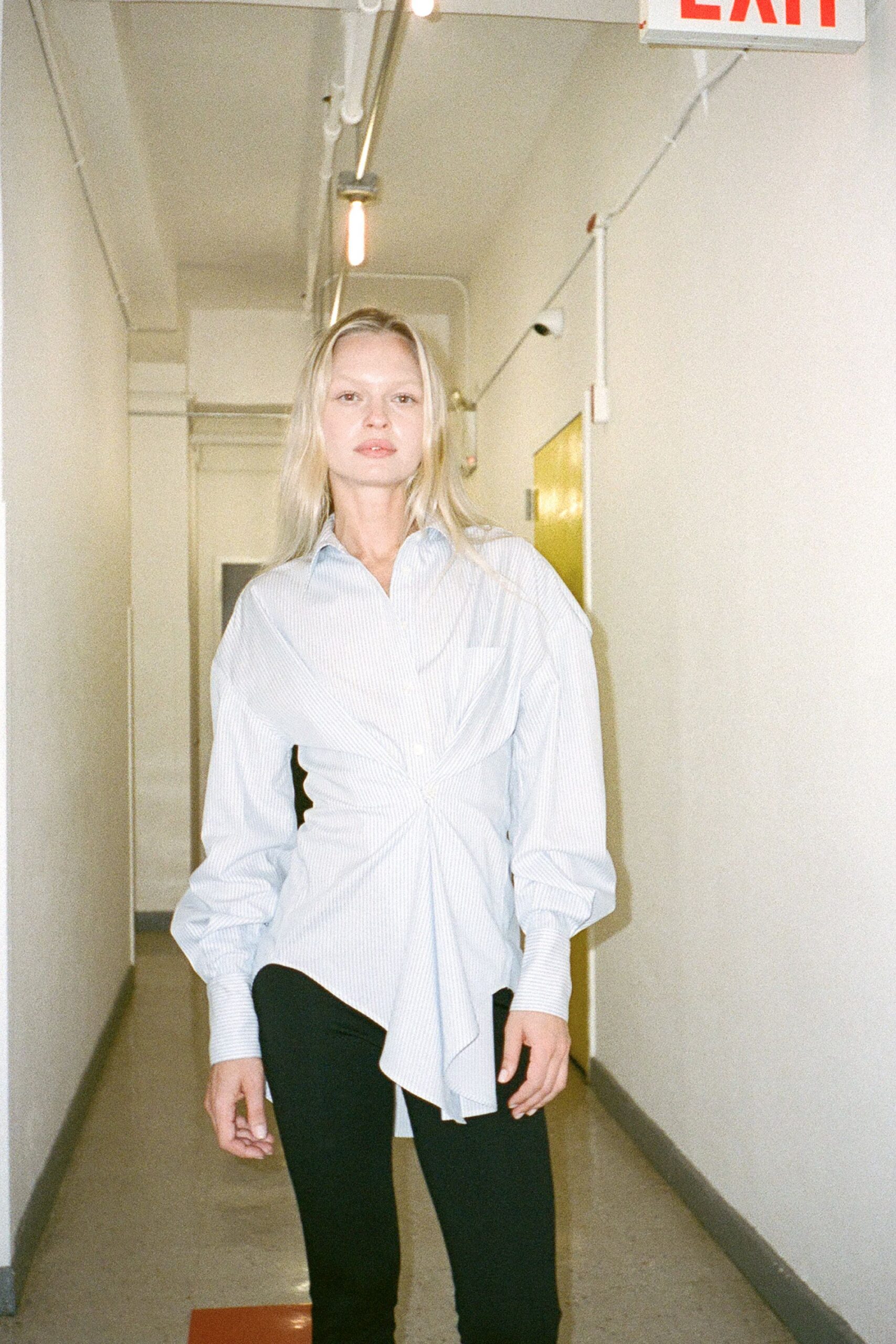blue cotton long-sleeve collared fitted buttoned shirt