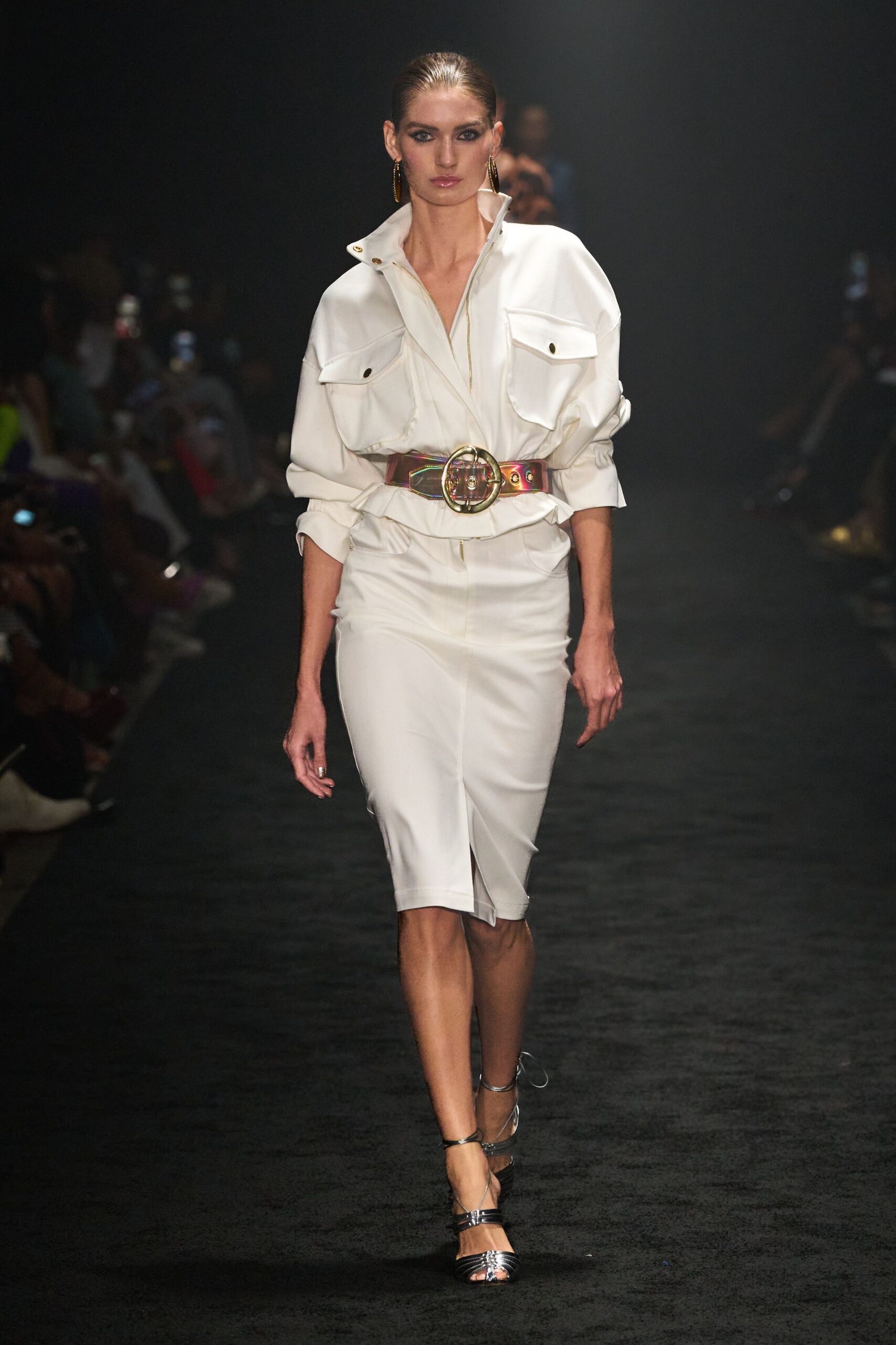white cotton long-sleeve collared fitted buttoned pockets shirt-dress