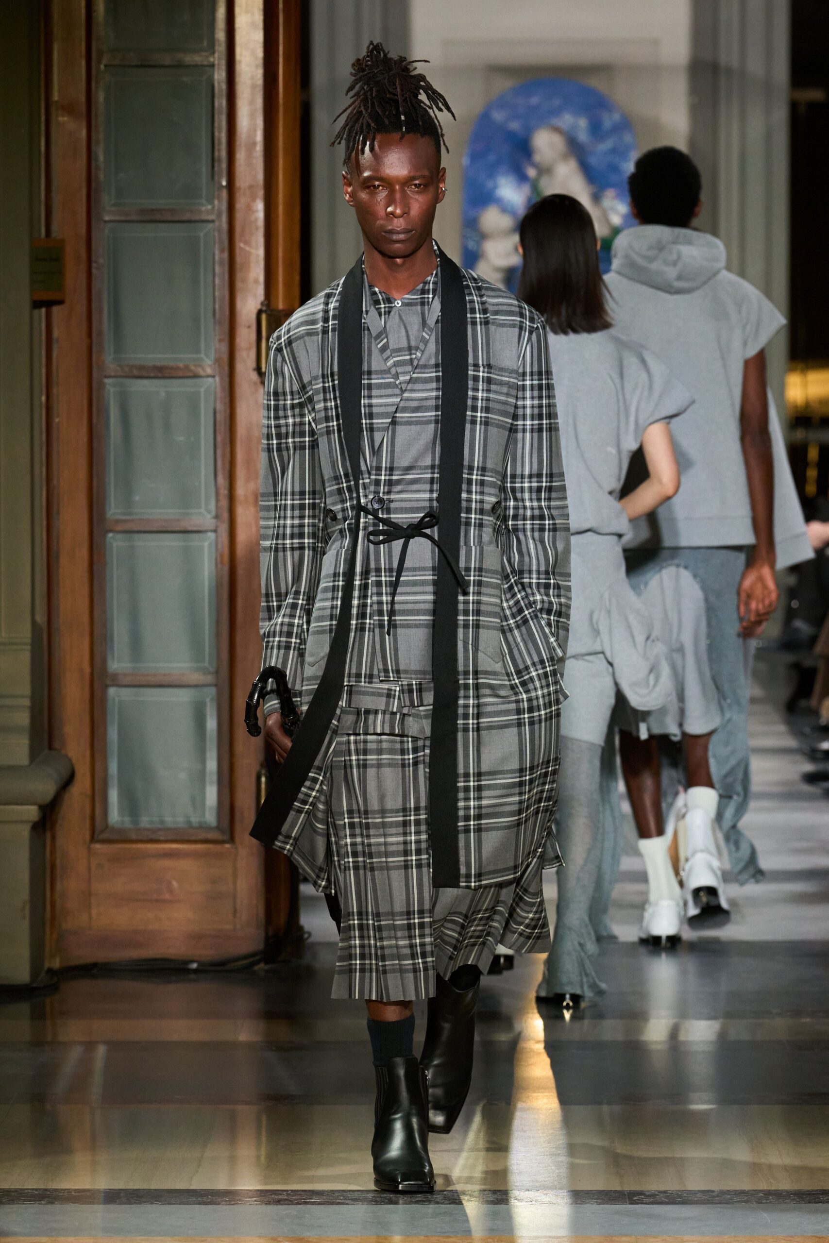 gray cotton long-sleeve collared relaxed checked belted shirt-dress