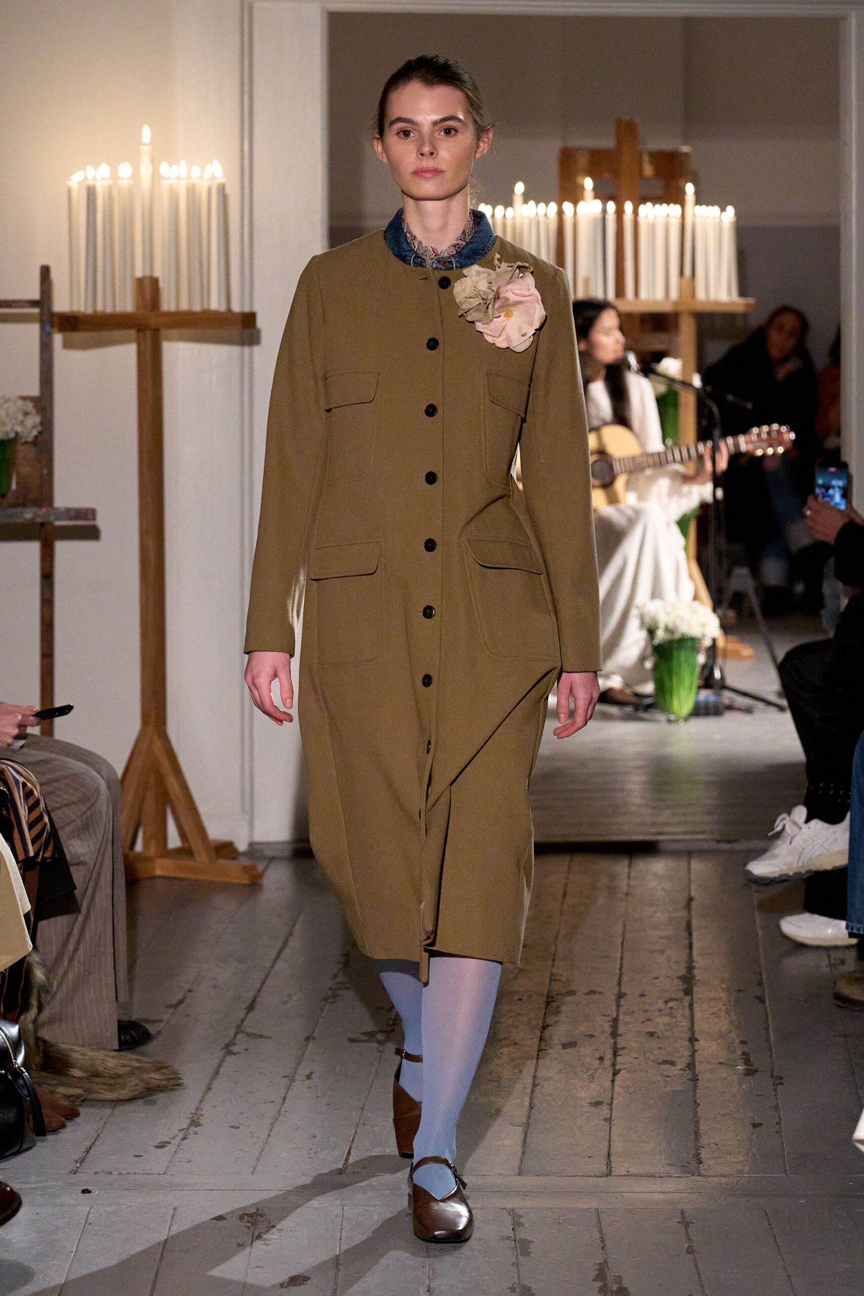 brown cotton long-sleeve collared fitted buttoned pockets dress