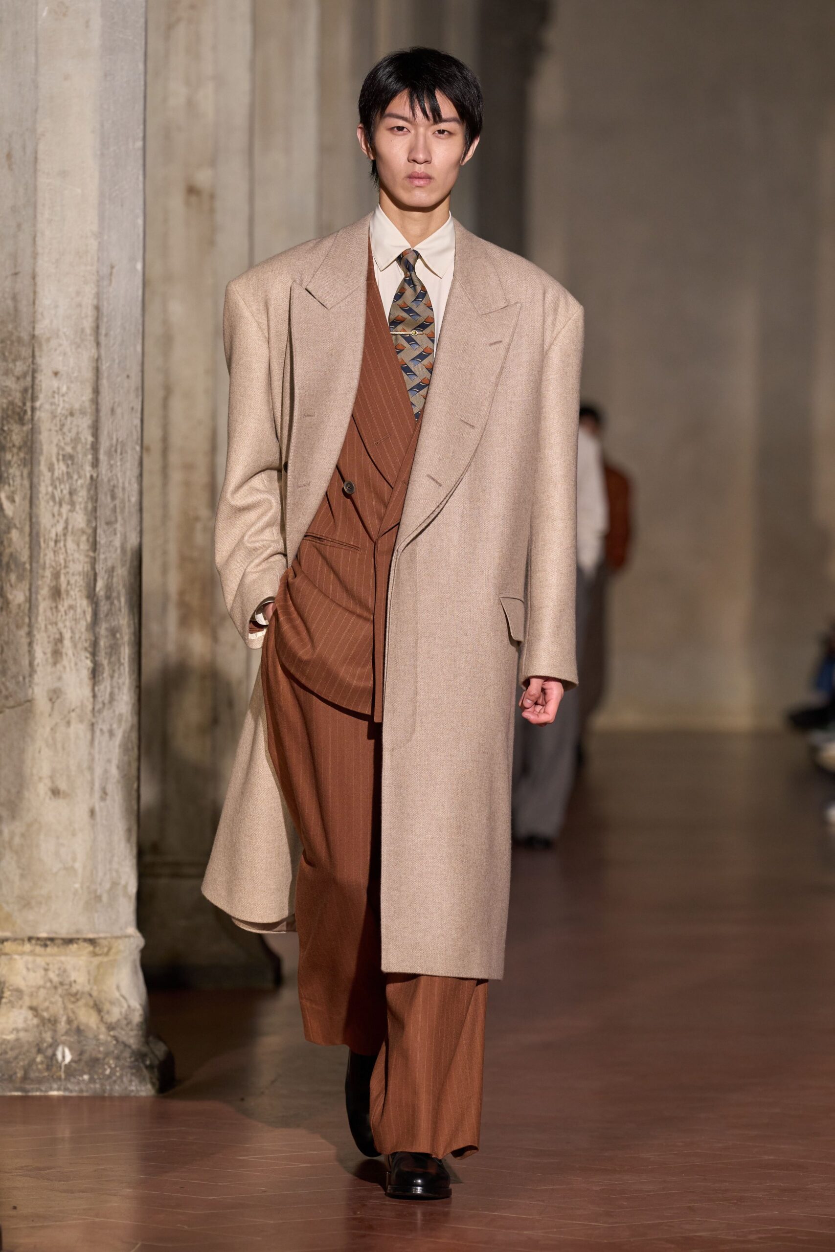 beige wool long-sleeve collared oversized buttoned coat