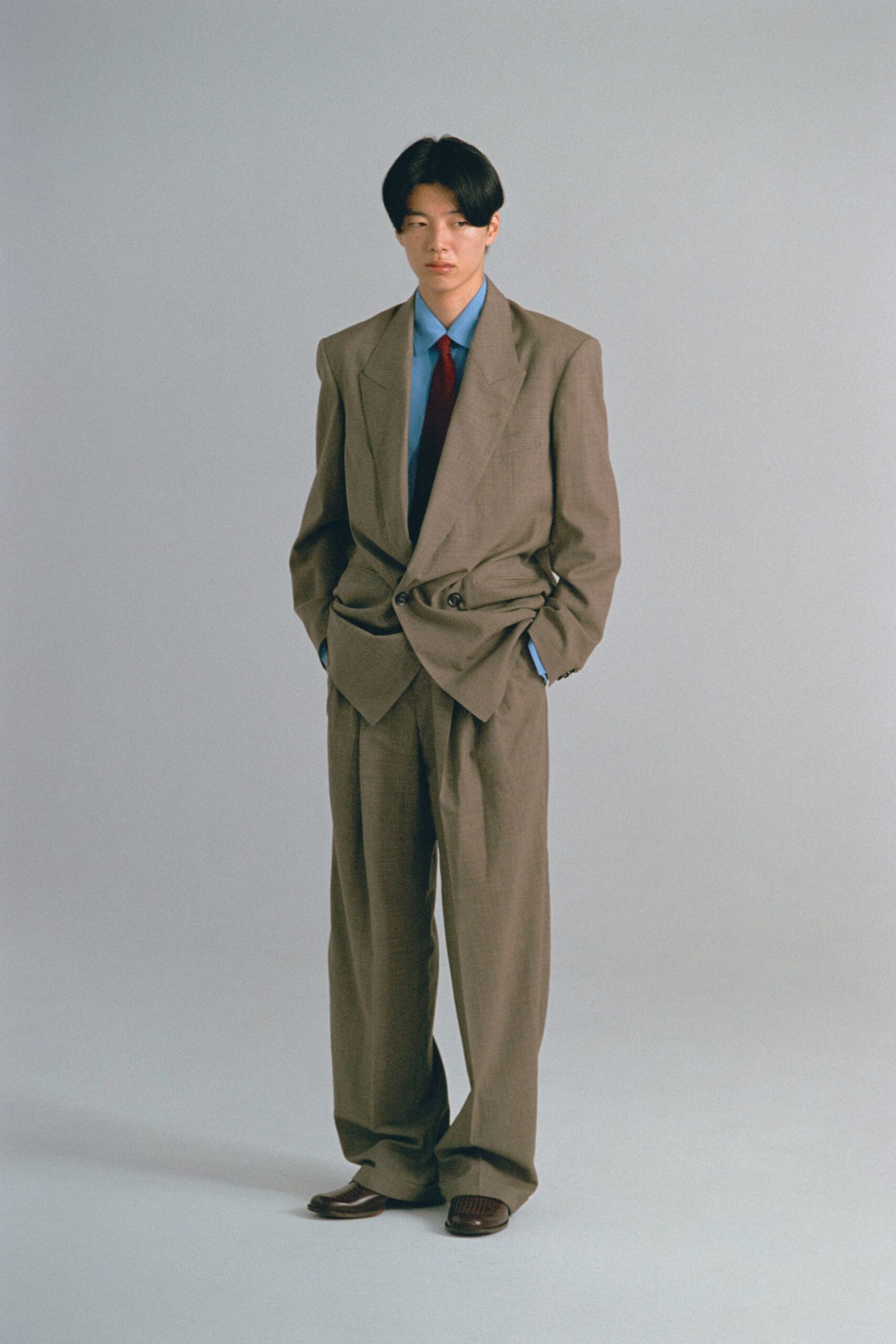 brown wool long-sleeve collared relaxed buttoned suit