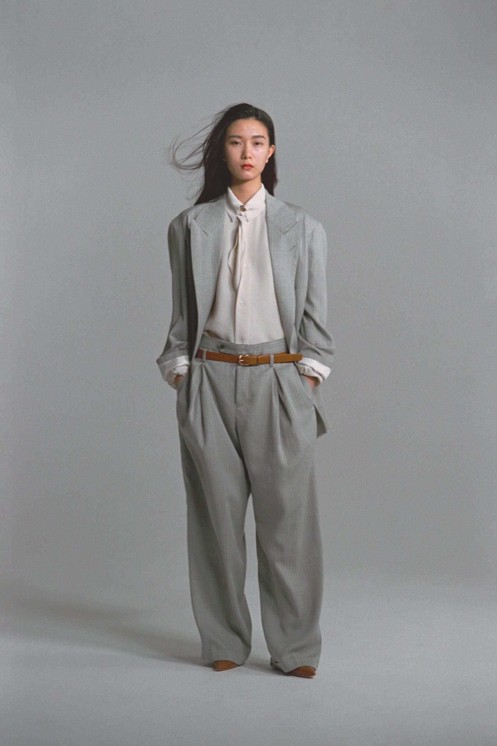 gray wool long-sleeve collared oversized buttoned pleated blazer
