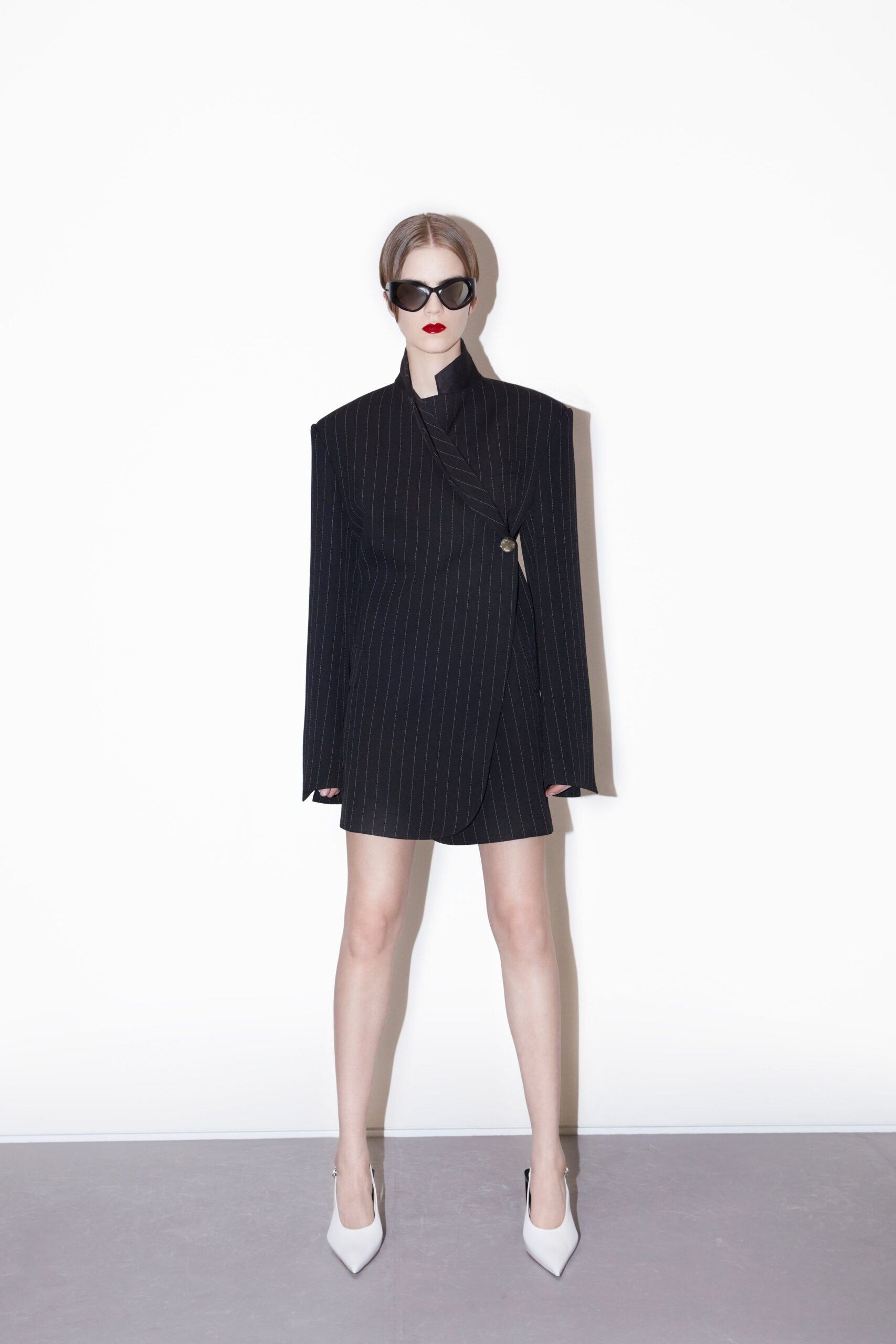 black wool long-sleeve collared structured striped short blazer