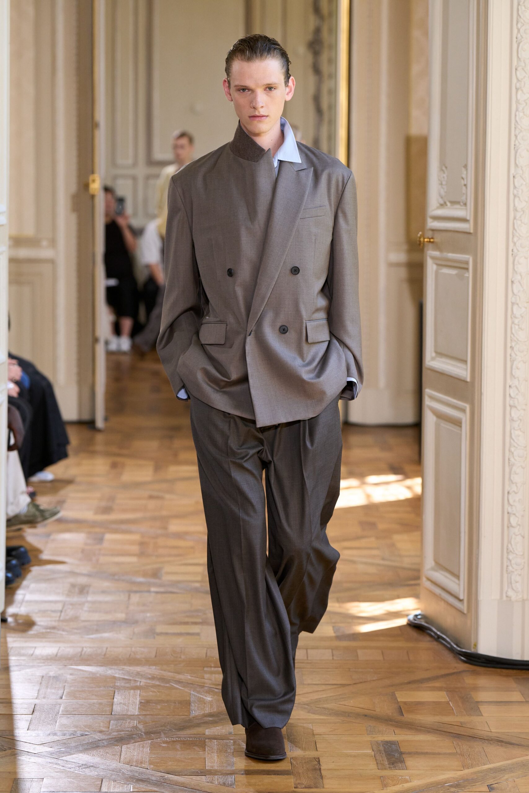 brown wool long-sleeve collared tailored buttoned suit