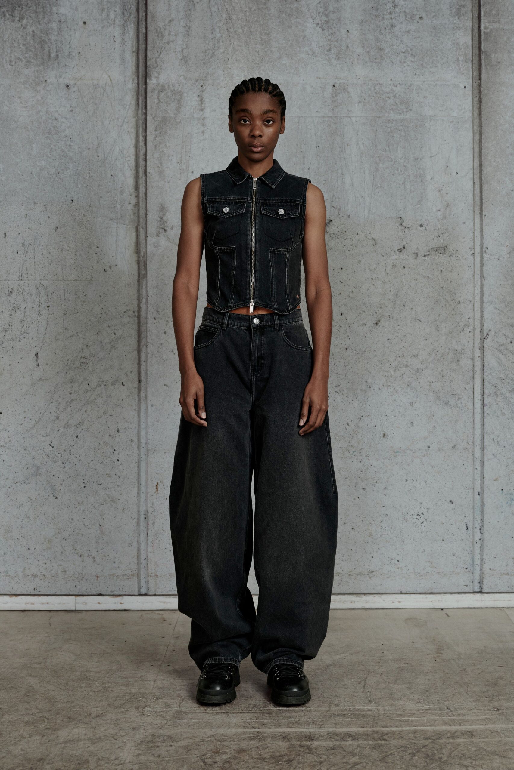 black denim sleeveless collared fitted zippered vest