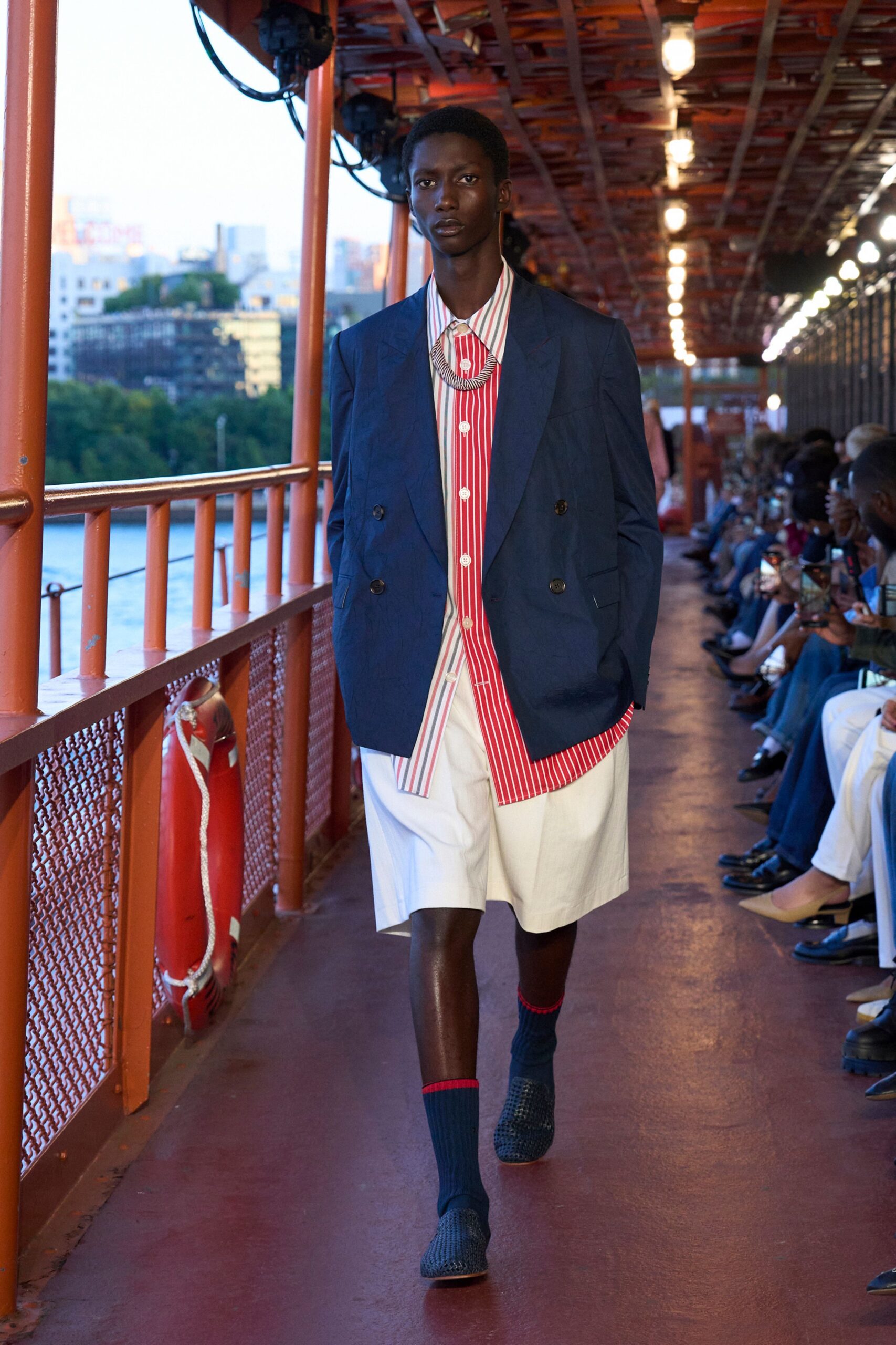 blue long-sleeve collared tailored blazer