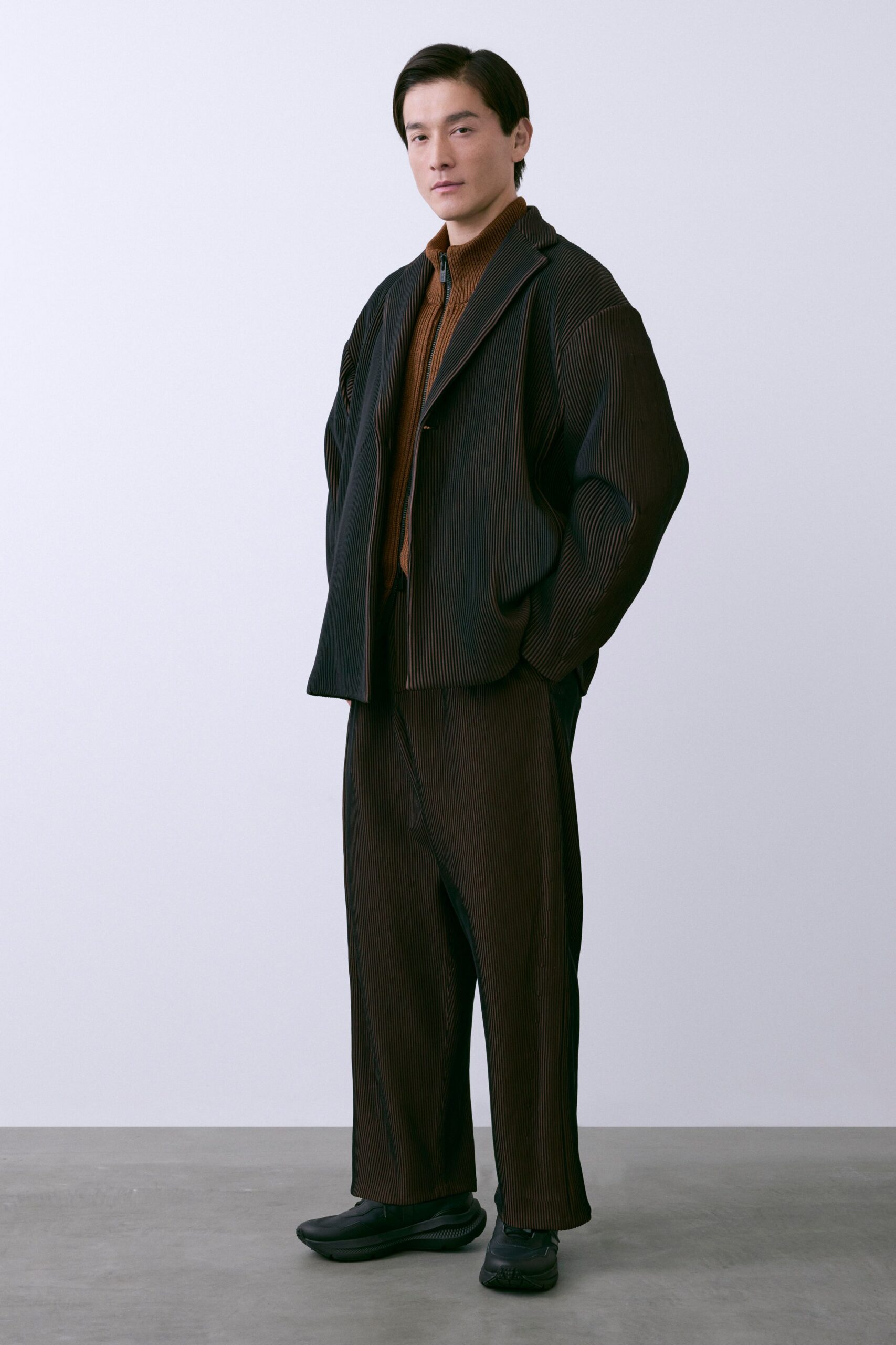 black cotton long-sleeve collared relaxed striped jacket
