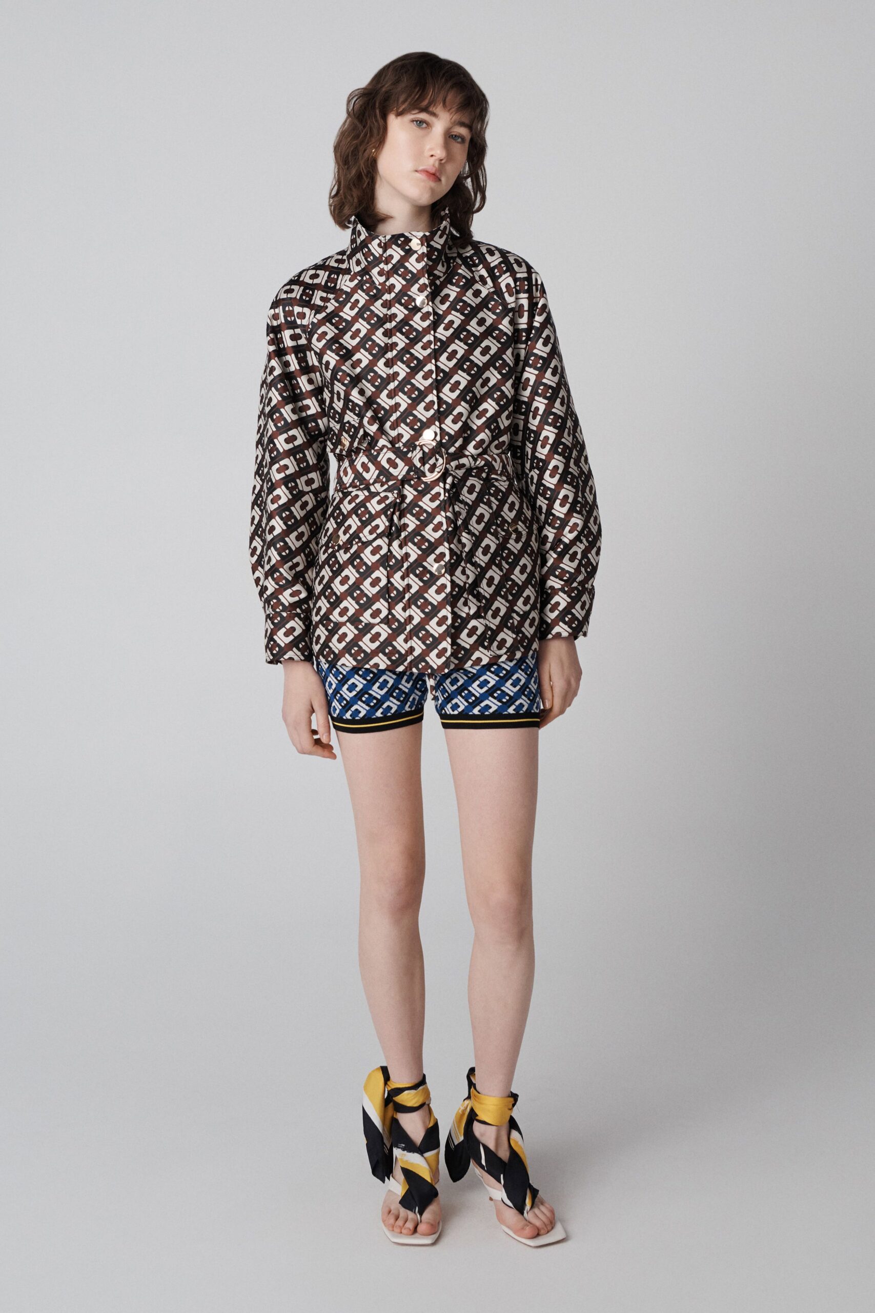 blue cotton fitted straight-leg short shorts