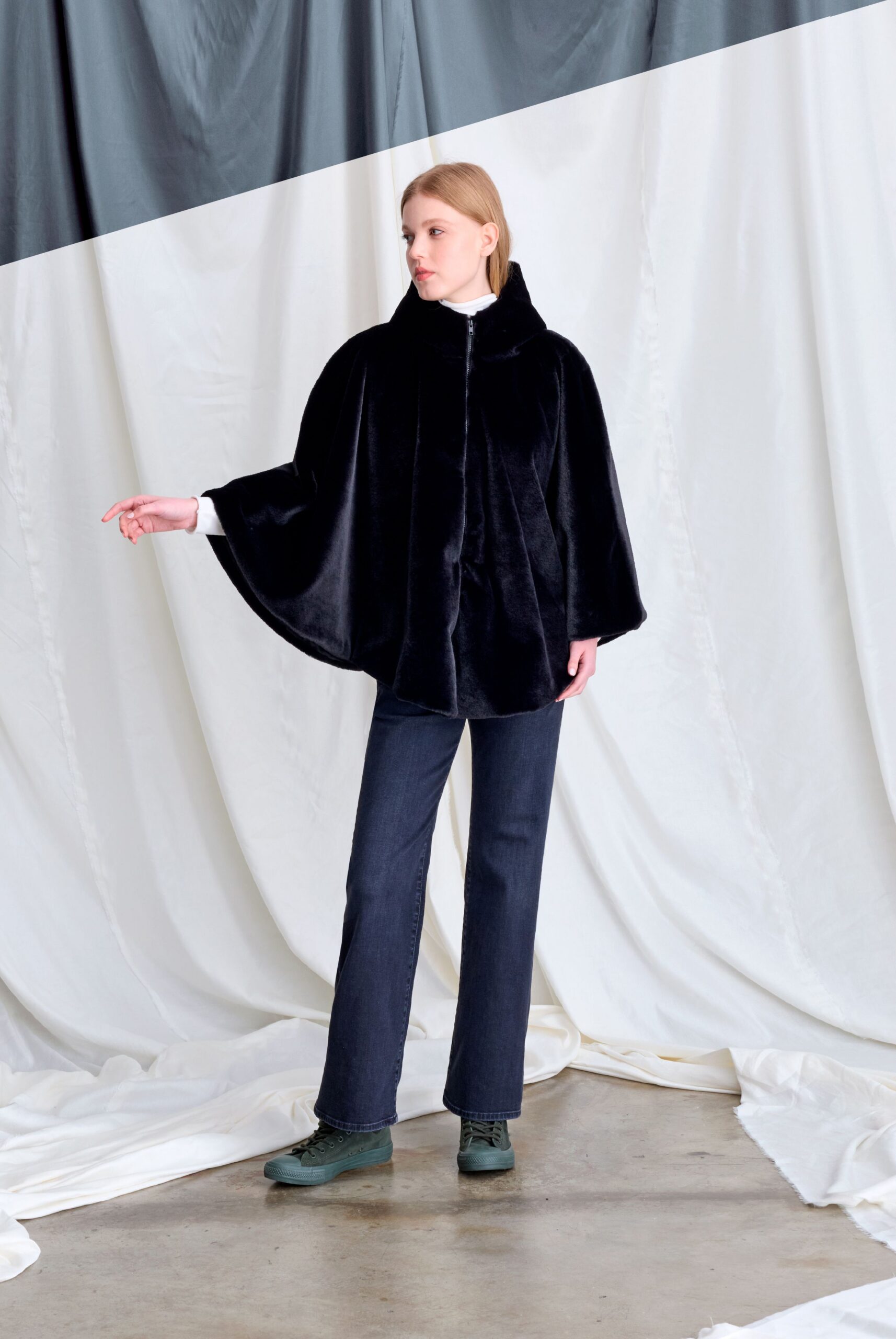 black faux-fur long-sleeve collared relaxed cape