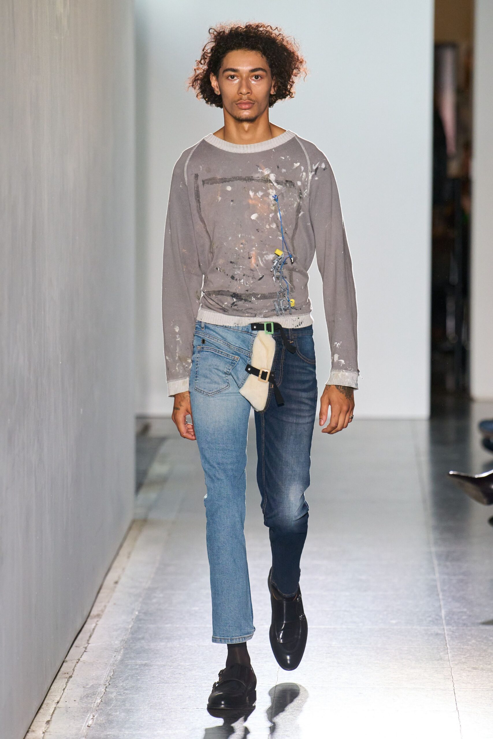 gray relaxed shirt with blue jeans