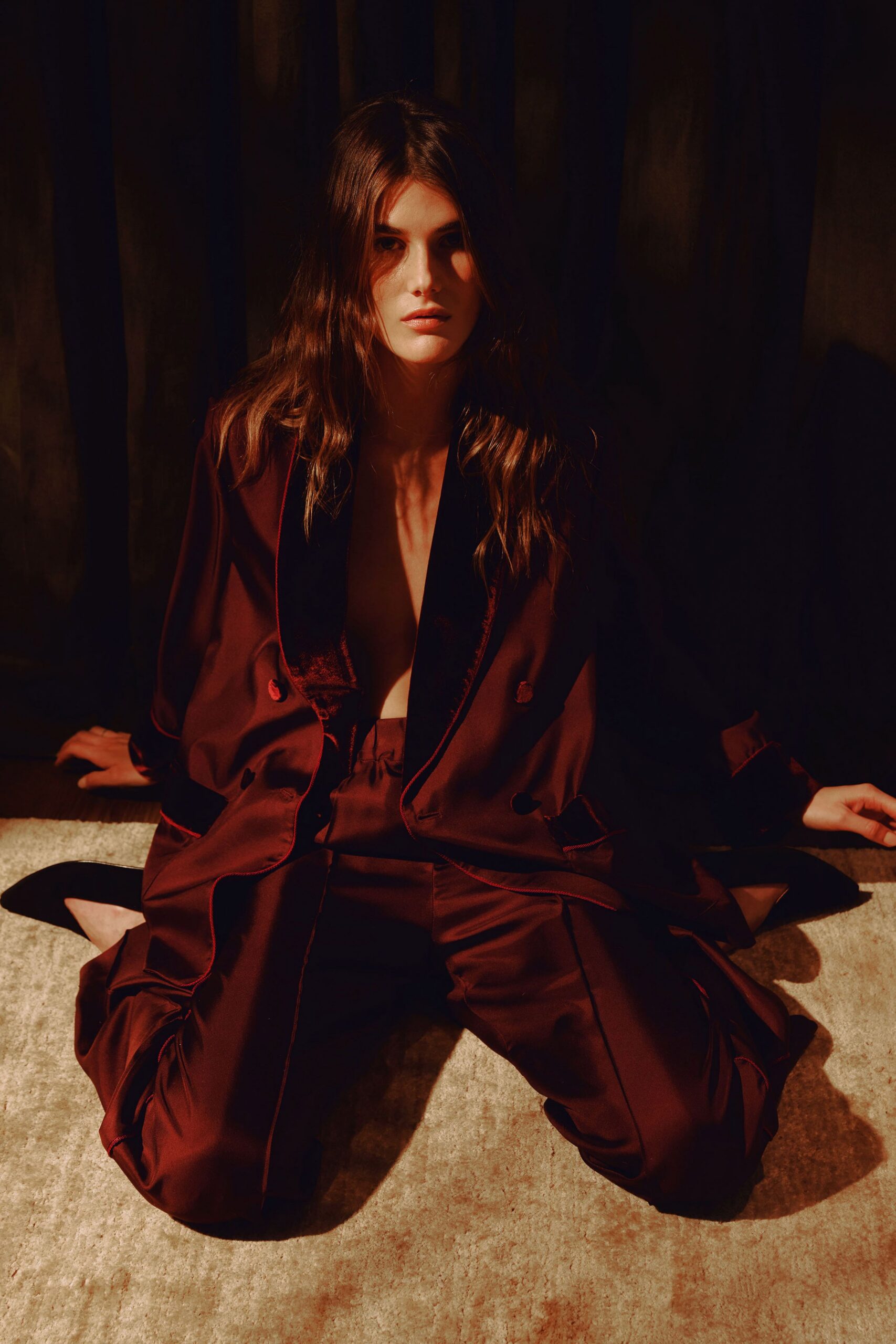 maroon silk long-sleeve collared relaxed buttoned suit