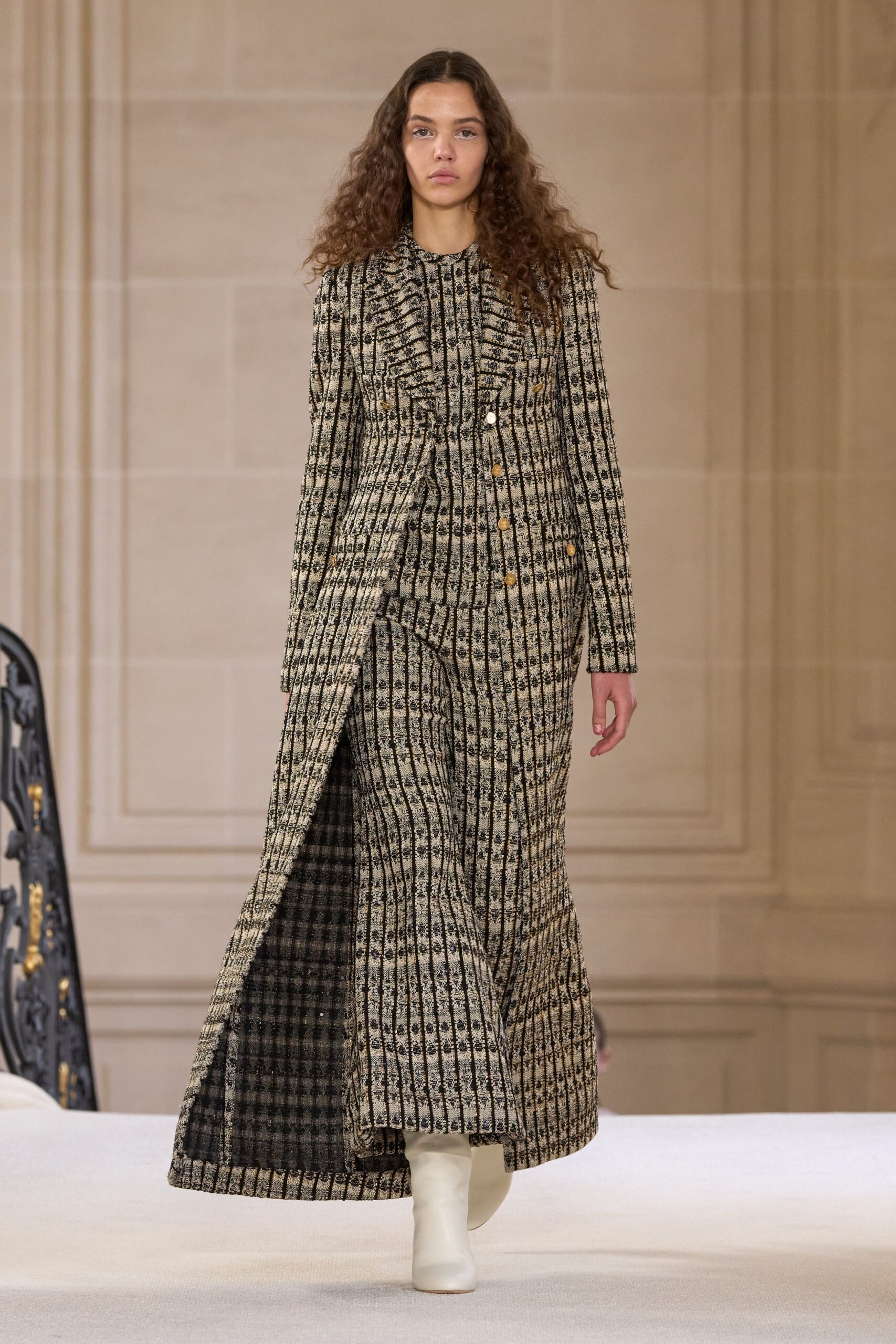 black silk long-sleeve collared fitted printed buttoned gown