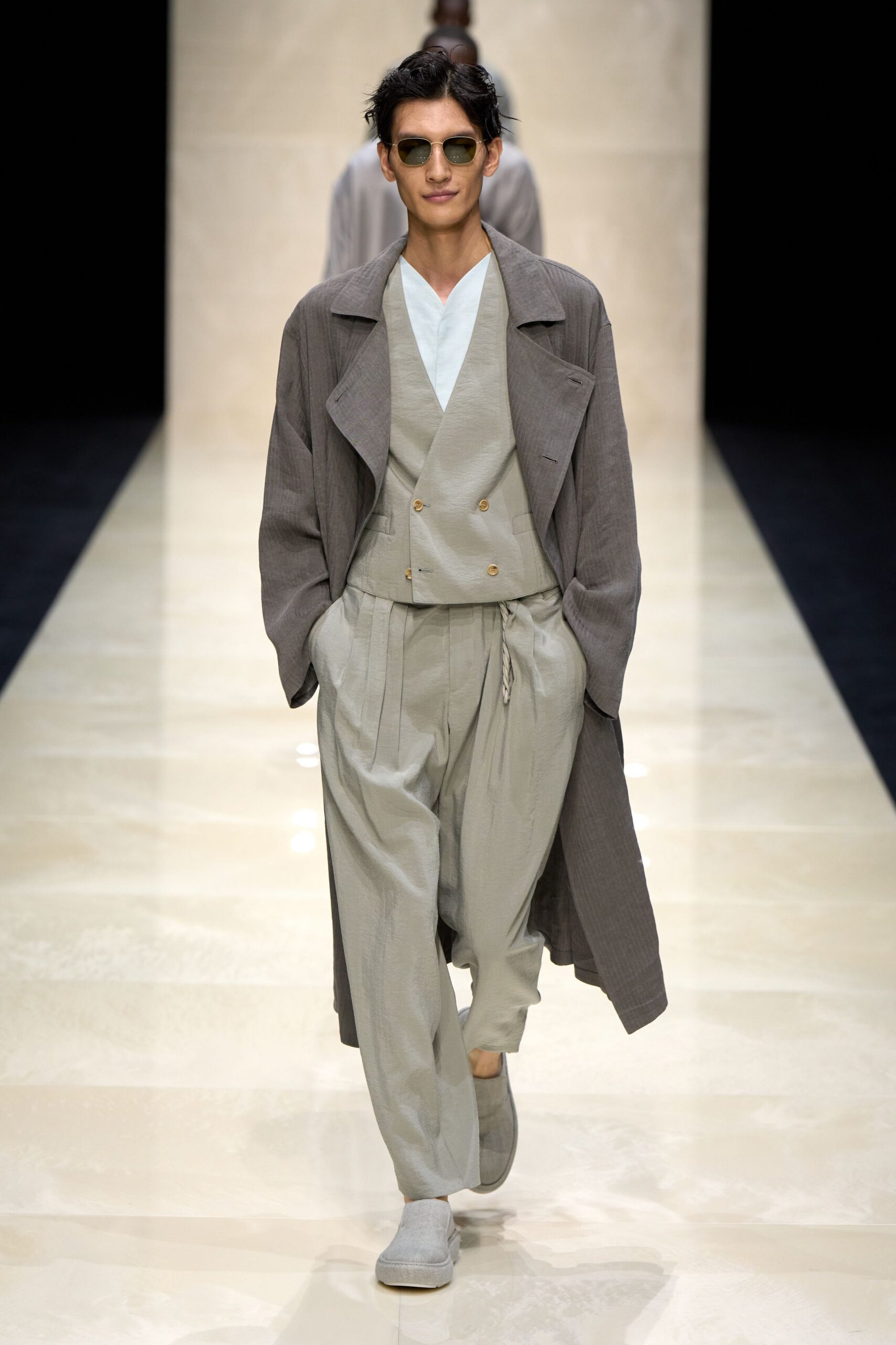 gray cotton fitted pleated pants