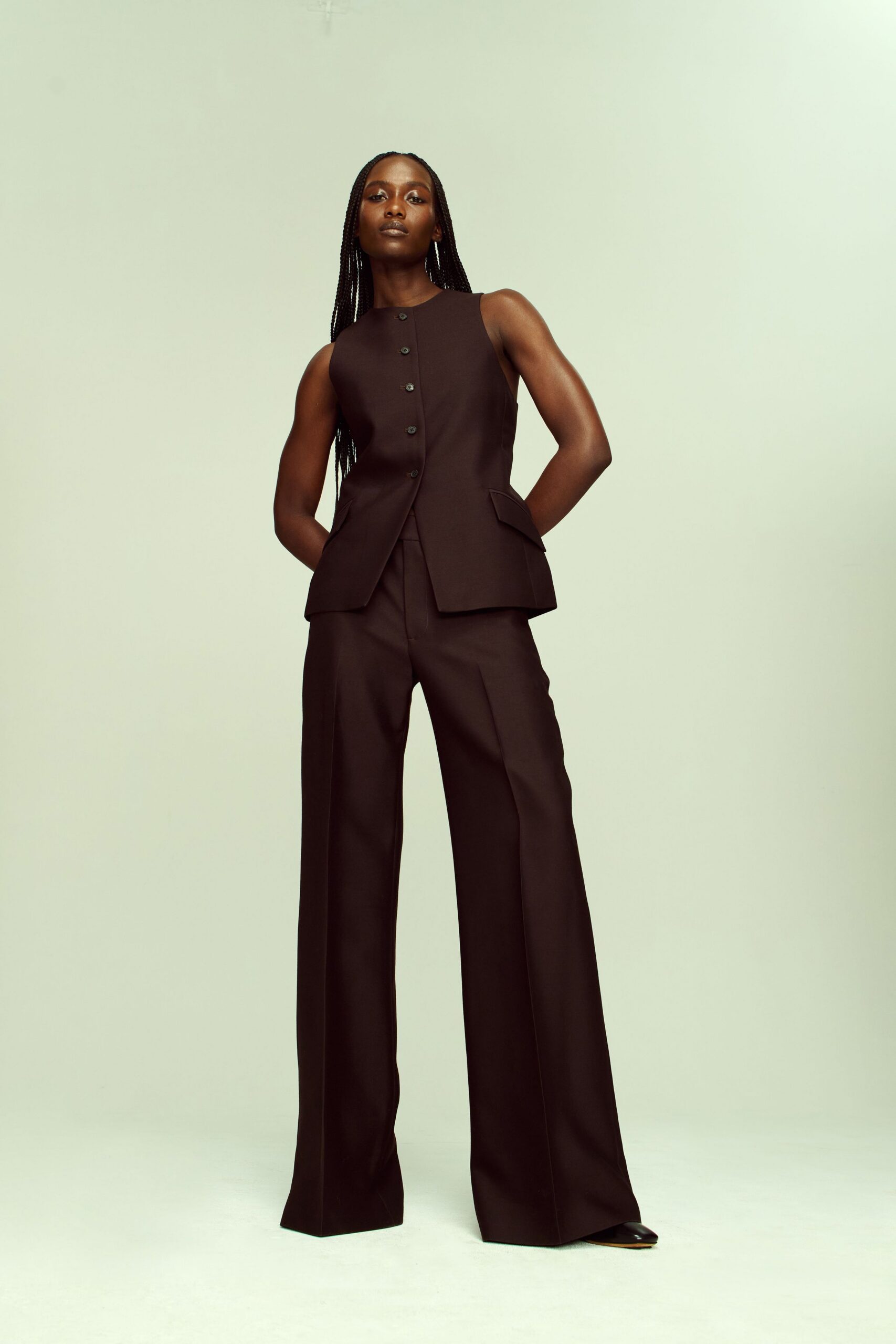 black wool sleeveless collared tailored buttoned blazer