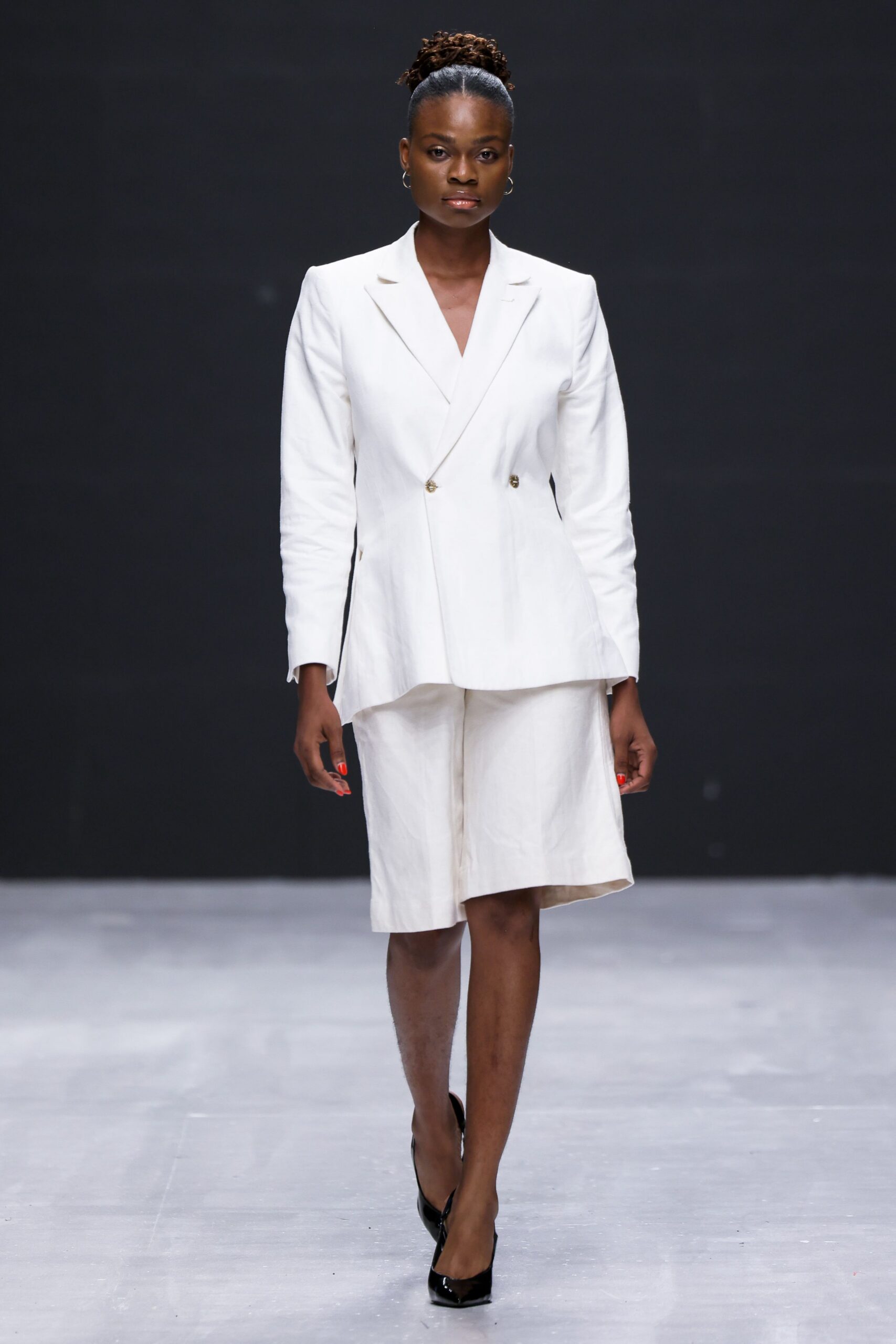 beige cotton relaxed straight-leg skirt