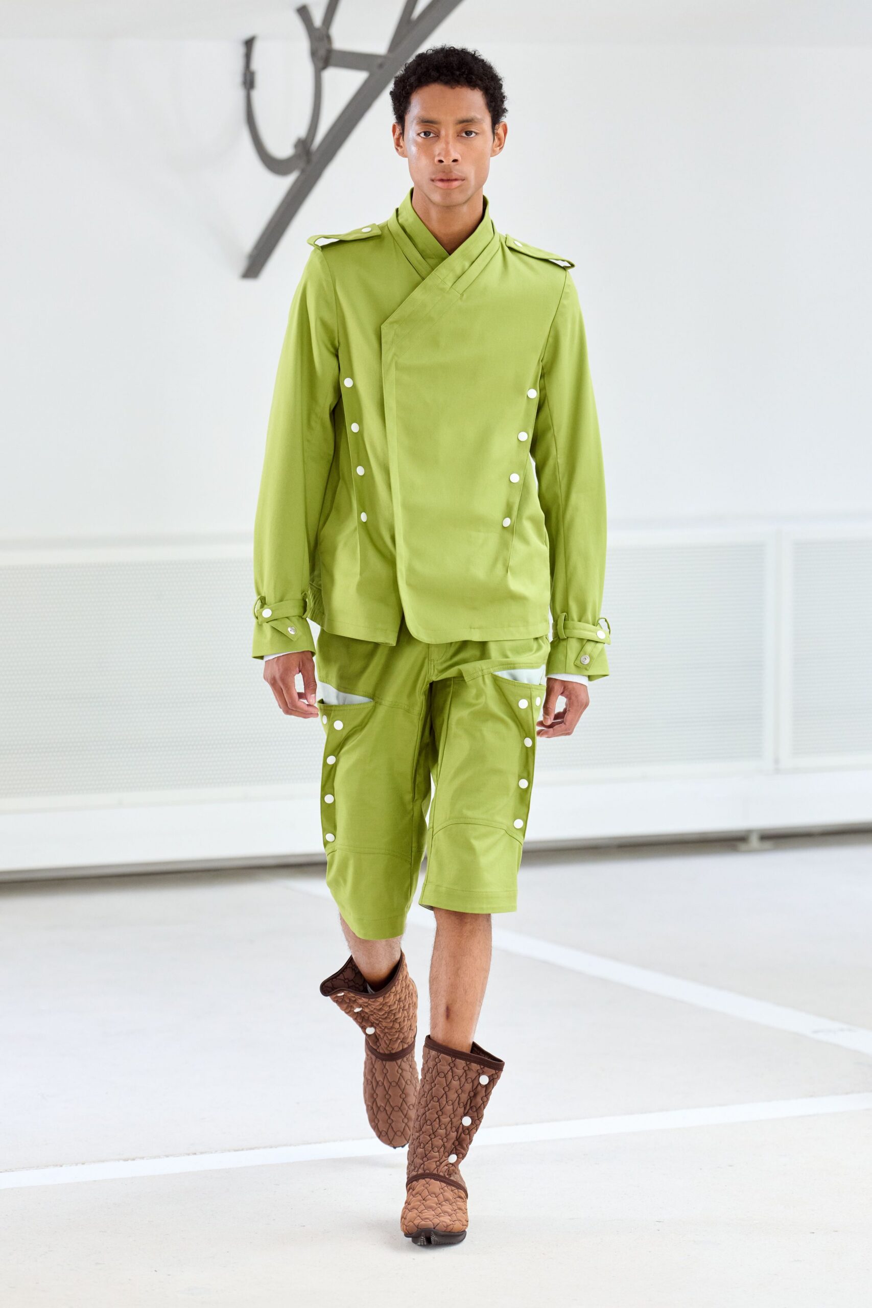 green cotton long-sleeve collared relaxed zippered buttoned jacket