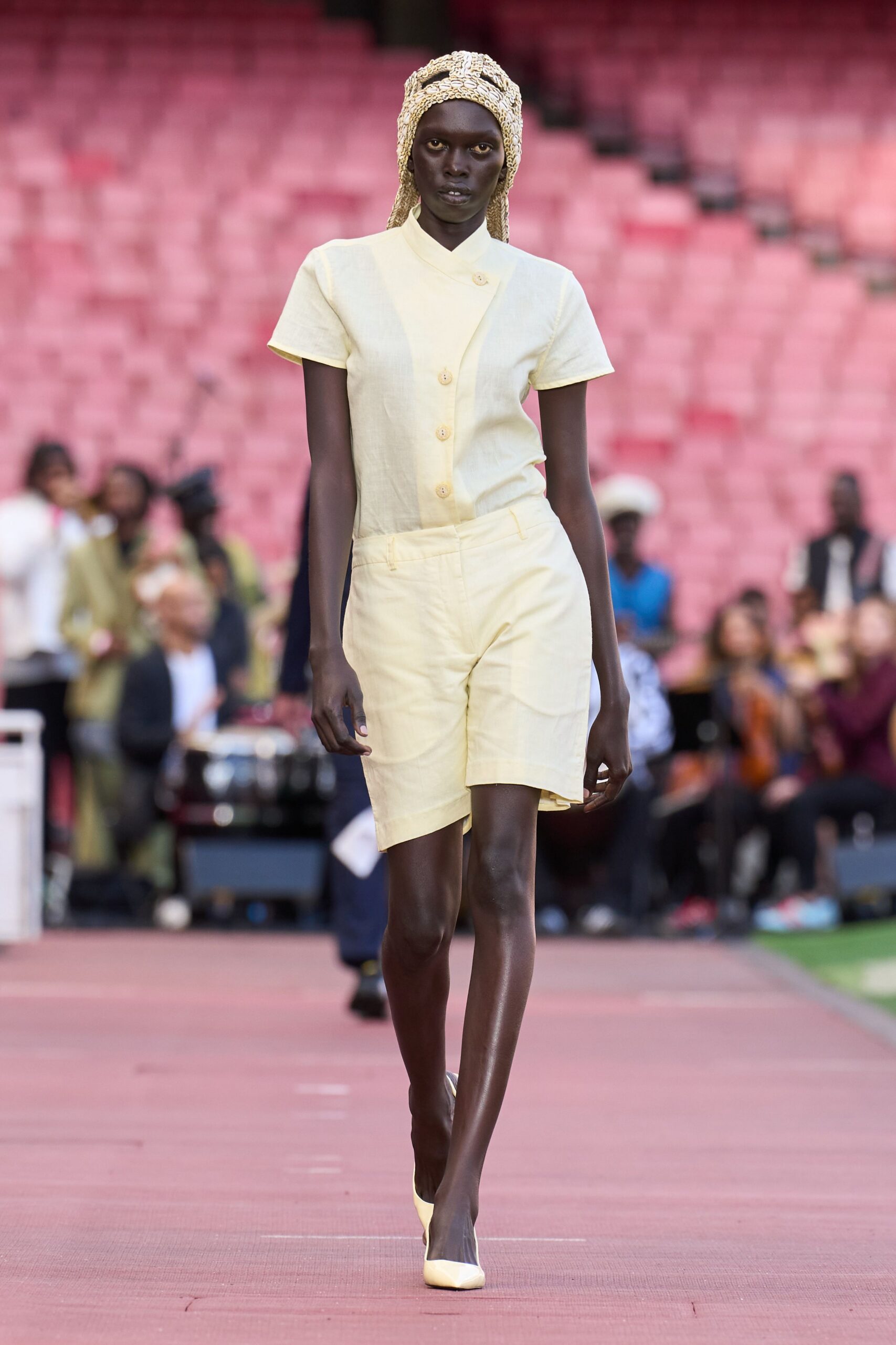 yellow cotton short-sleeve collared fitted buttoned short shorts