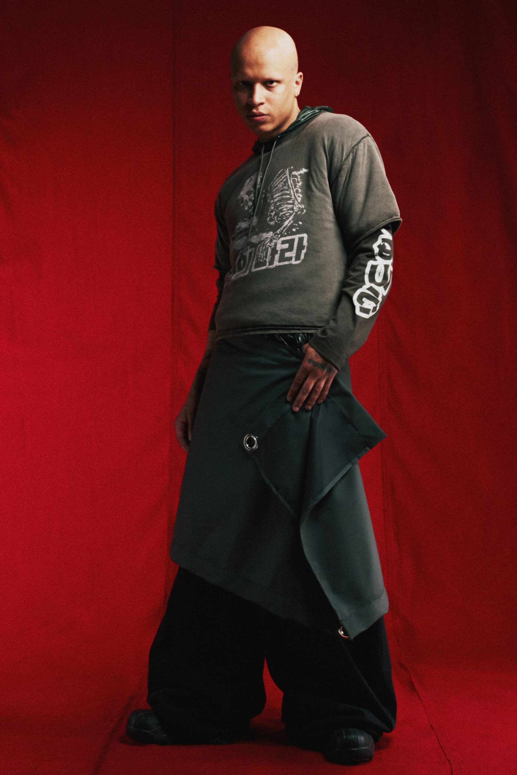 gray hoodie black skirt wide-leg pants