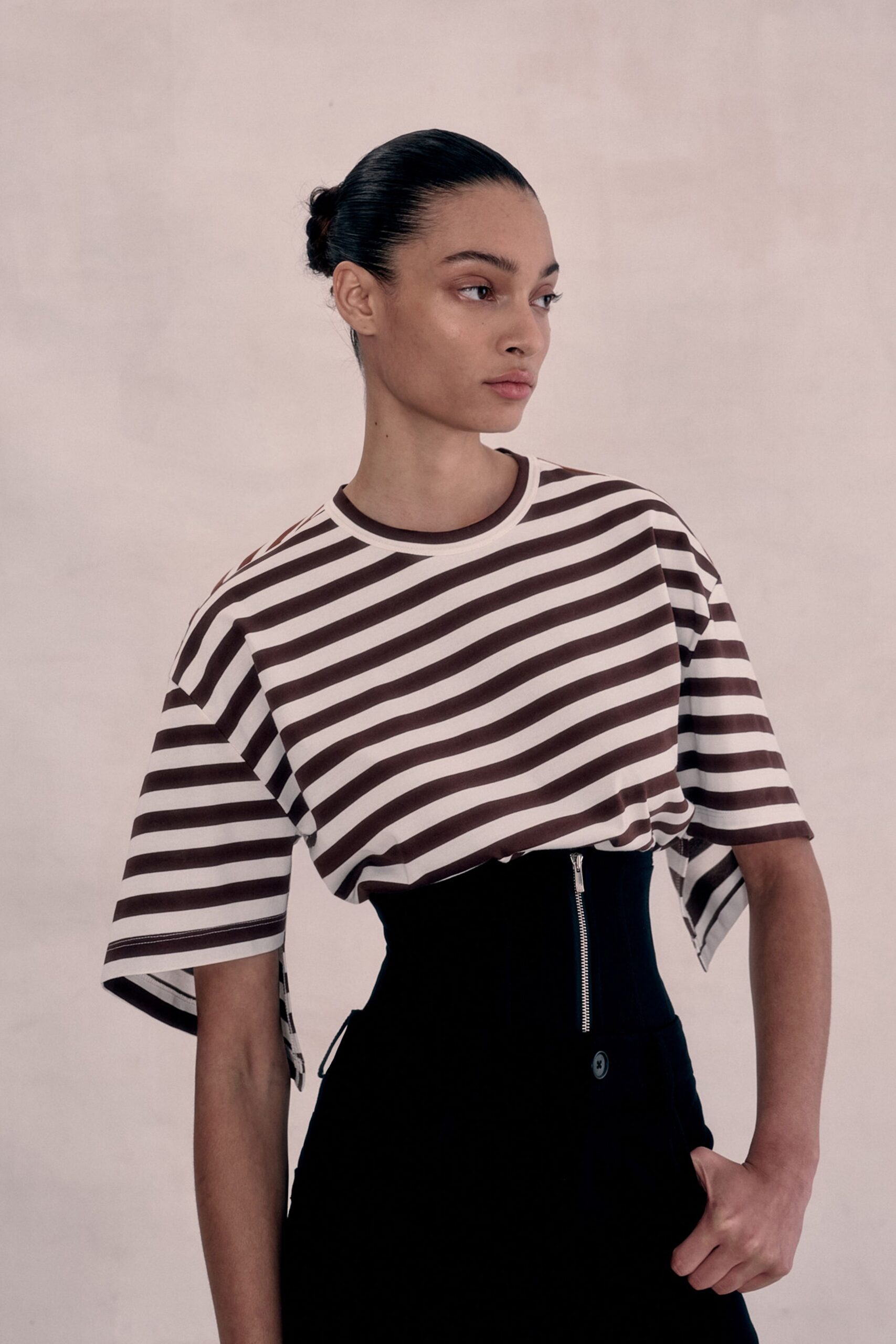 black cotton fitted high-waisted zippered skirt