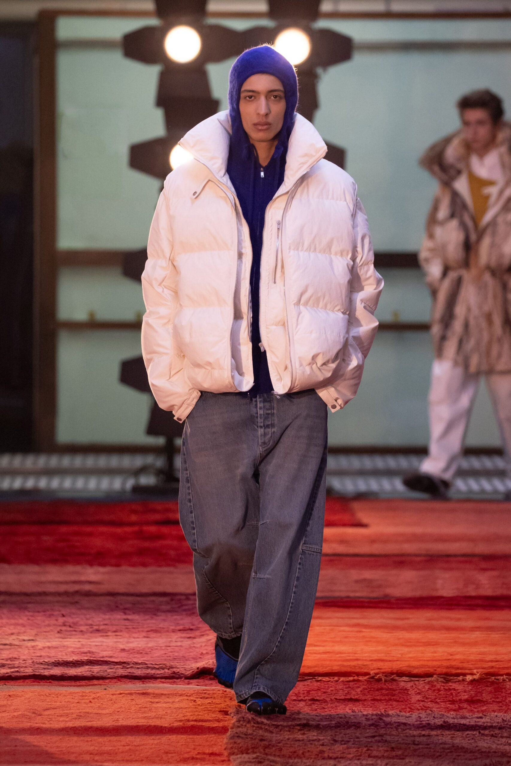 white jersey long-sleeve hooded oversized padded jacket