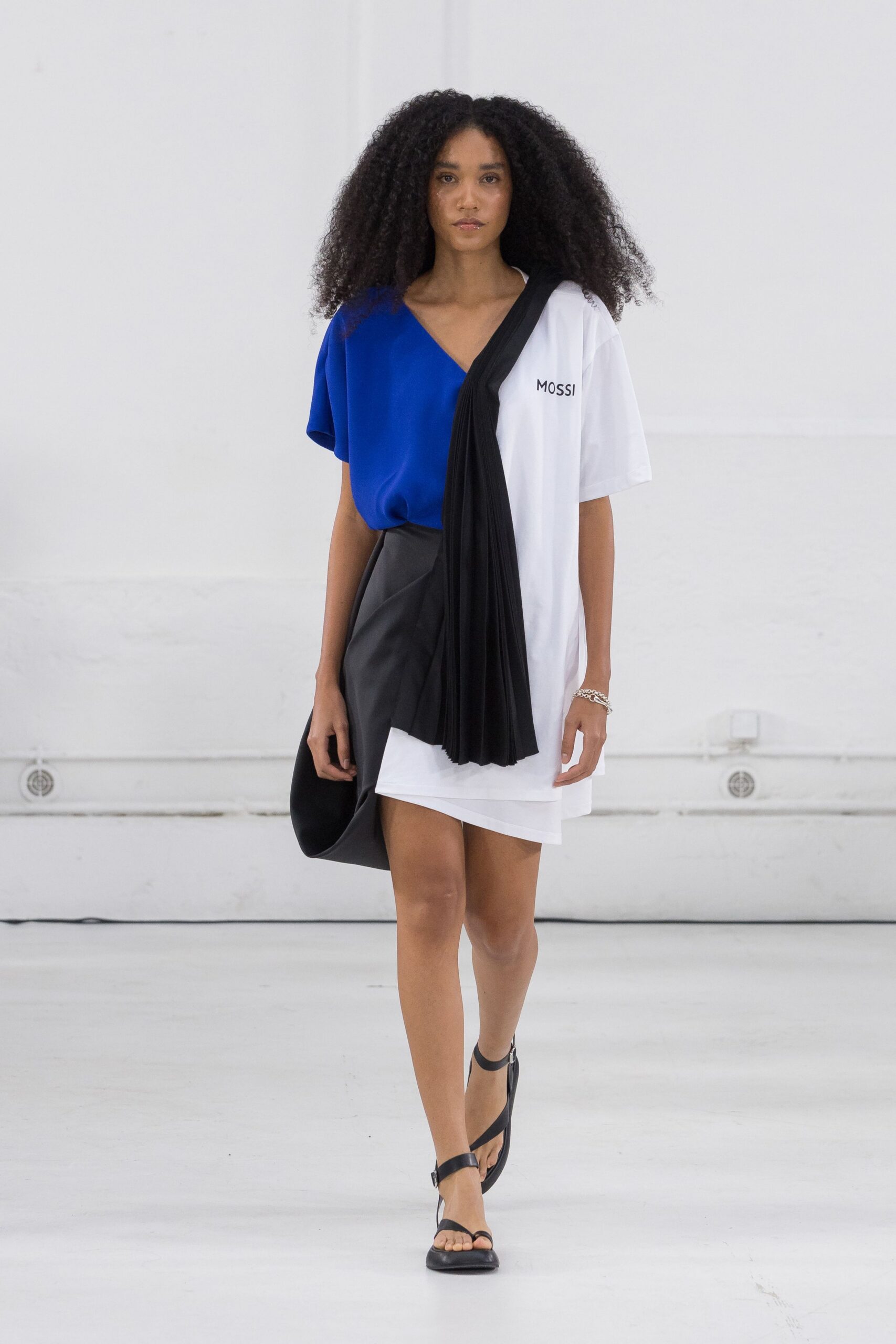 blue cotton short-sleeve v-neck fitted color-blocked mini dress