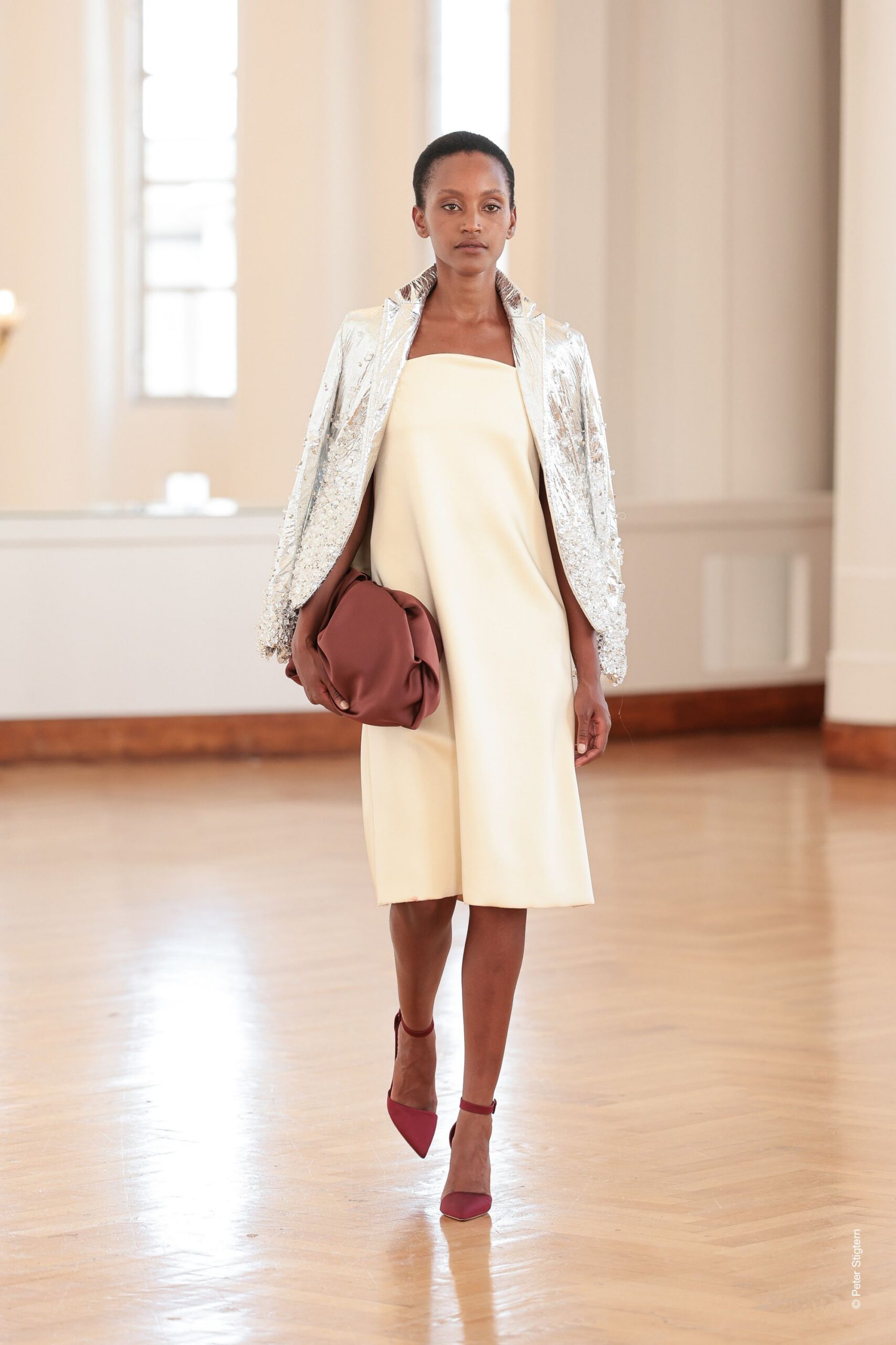 gray sequin long-sleeve fitted shiny jacket