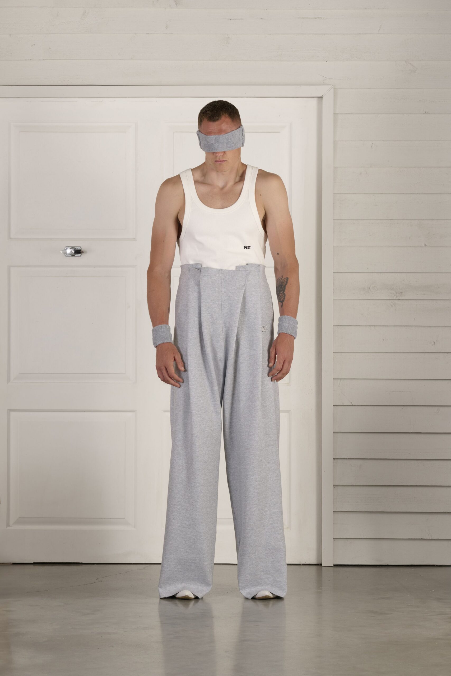 white cotton sleeveless collared fitted tank-top