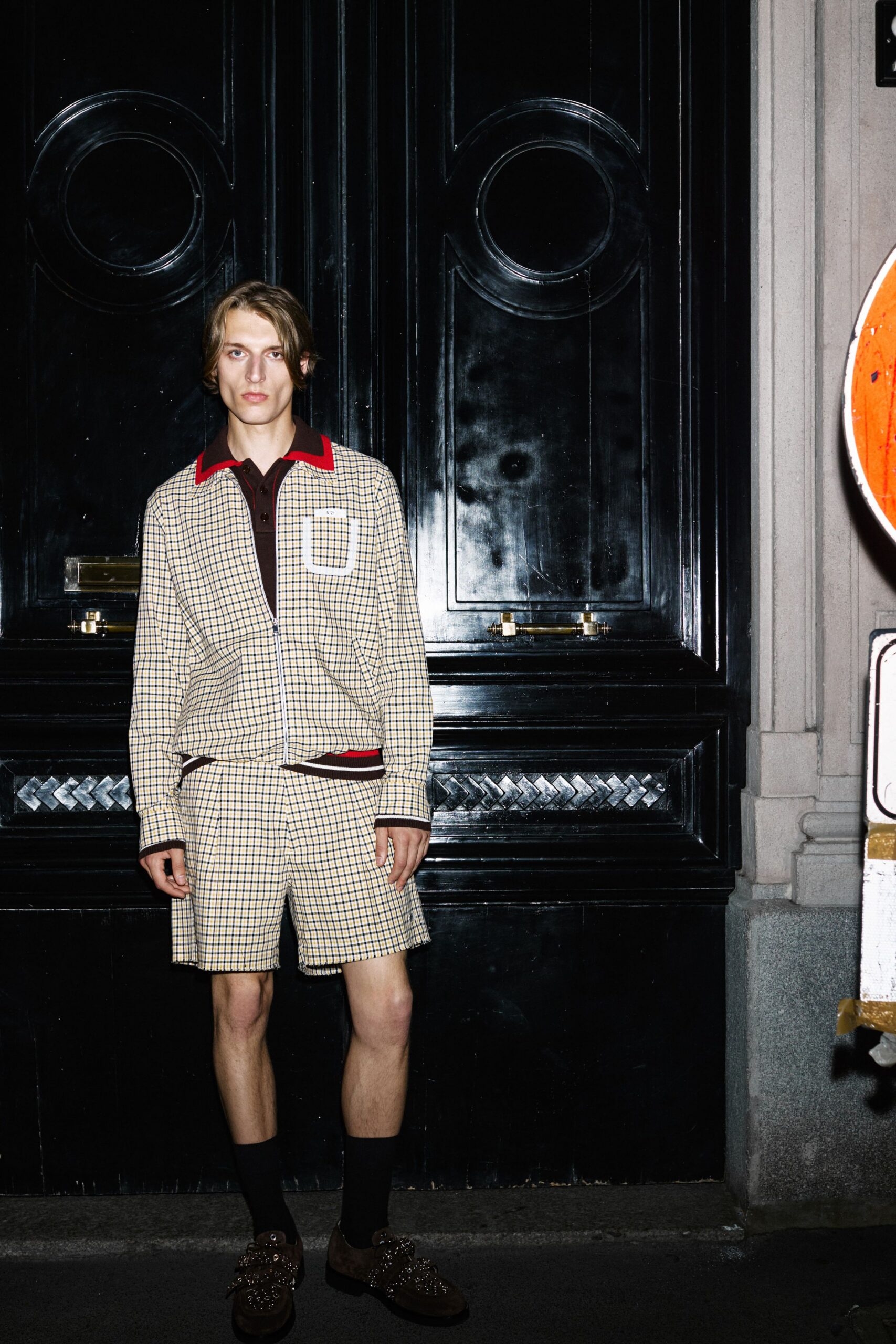 beige cotton fitted checked short shorts