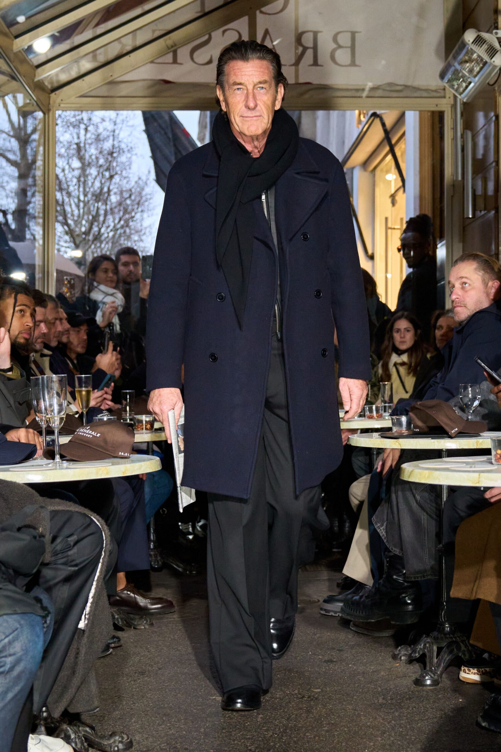 black wool long-sleeve collared fitted coat