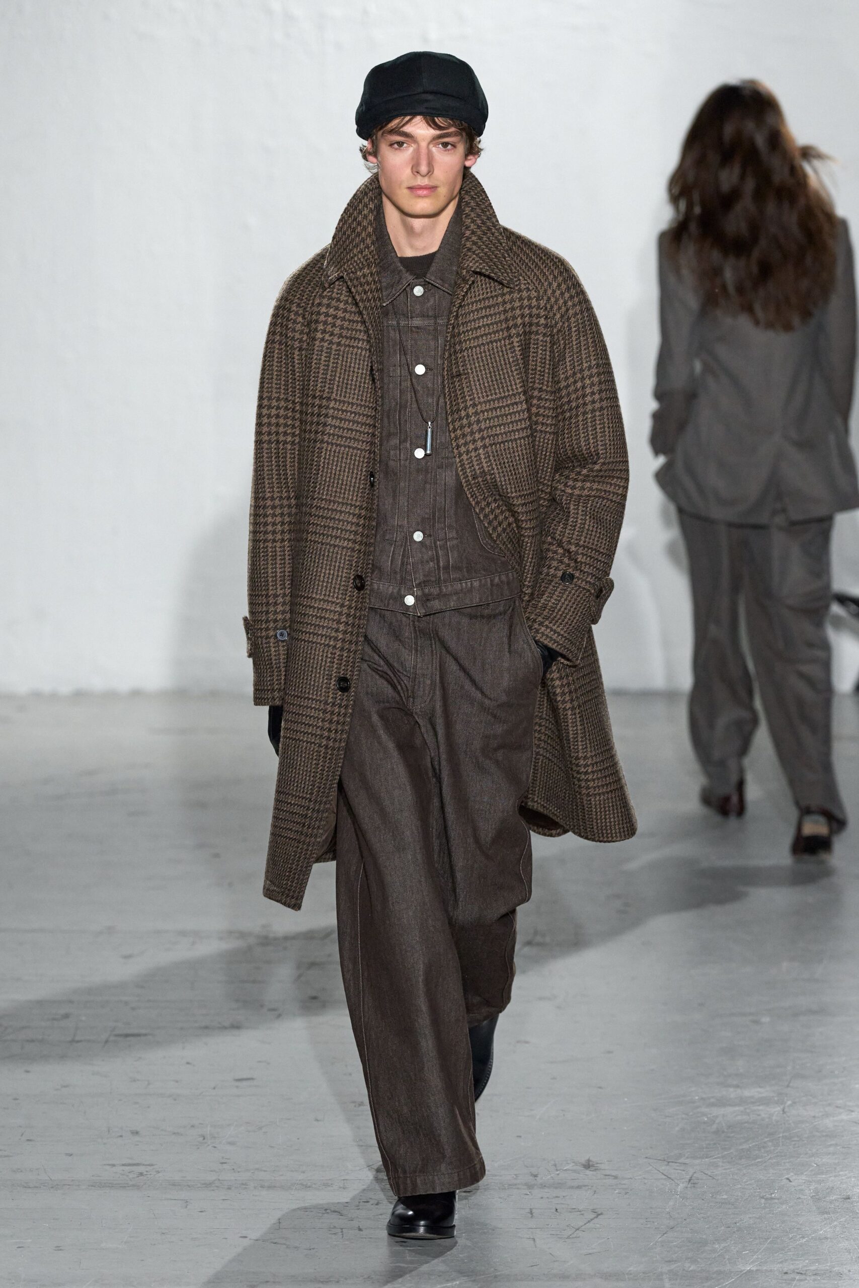brown wool long-sleeve collared relaxed checked coat