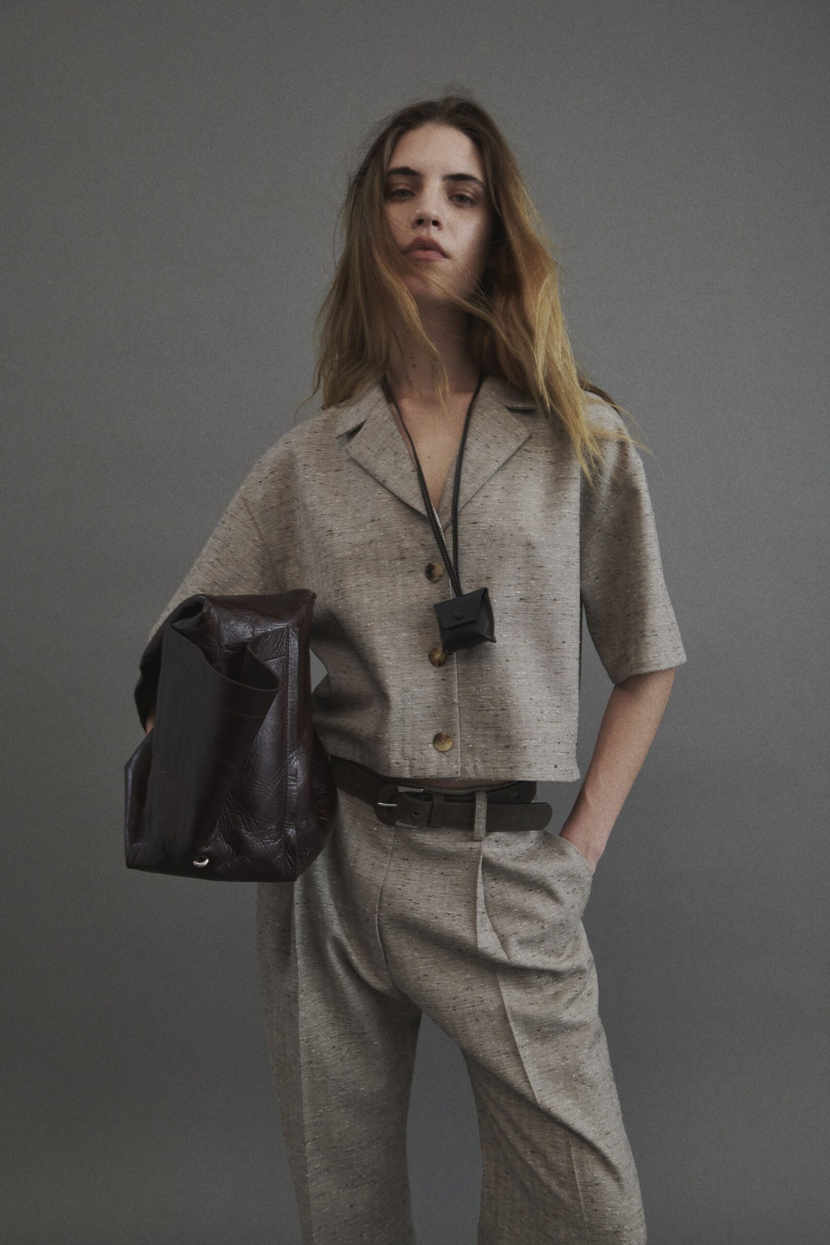beige cotton short-sleeve collared relaxed buttoned cropped shirt