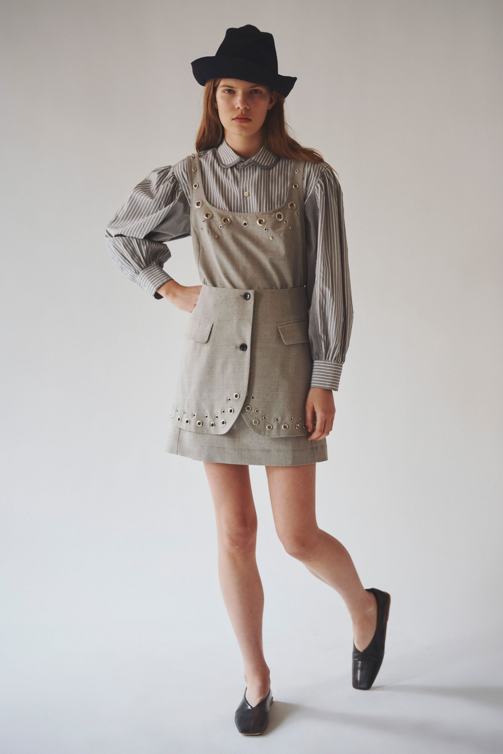gray cotton sleeveless fitted buttoned pockets mini dress