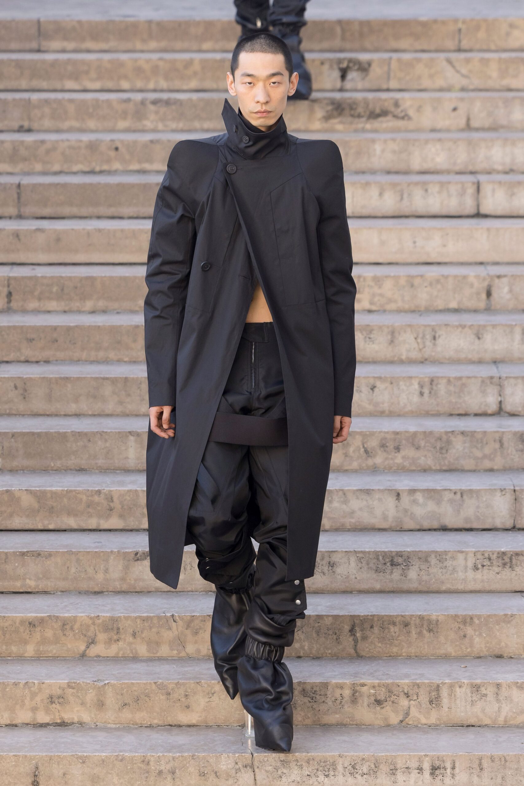 black cotton long-sleeve collared structured zippered coat