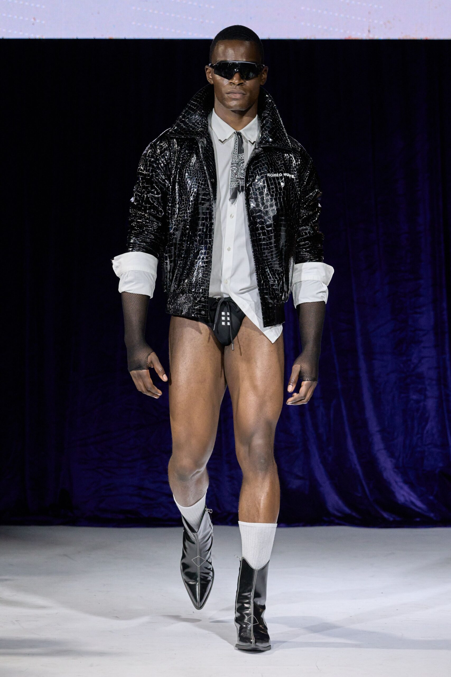 black leather long-sleeve collared fitted zippered shiny jacket