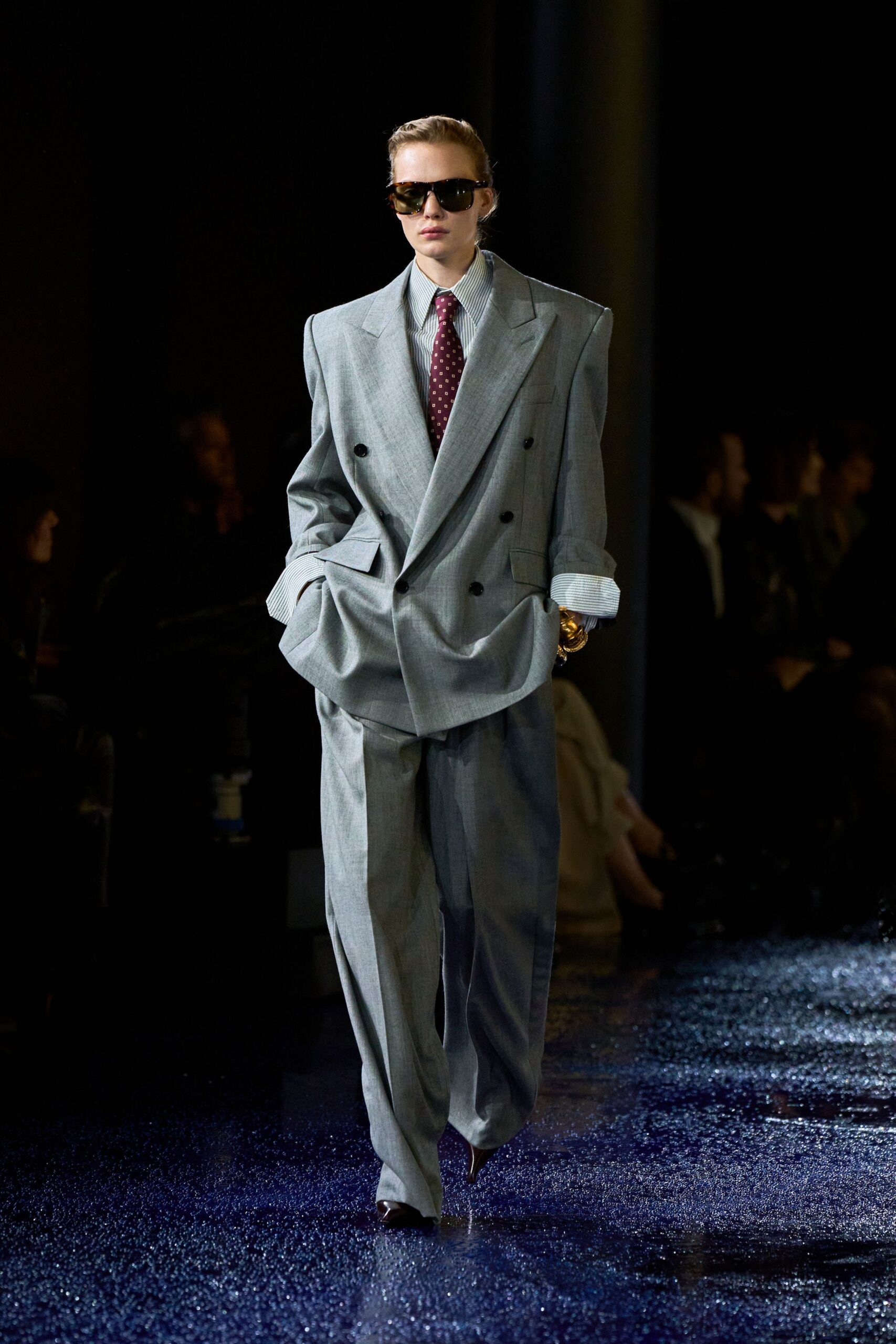 gray wool long-sleeve collared relaxed buttoned suit