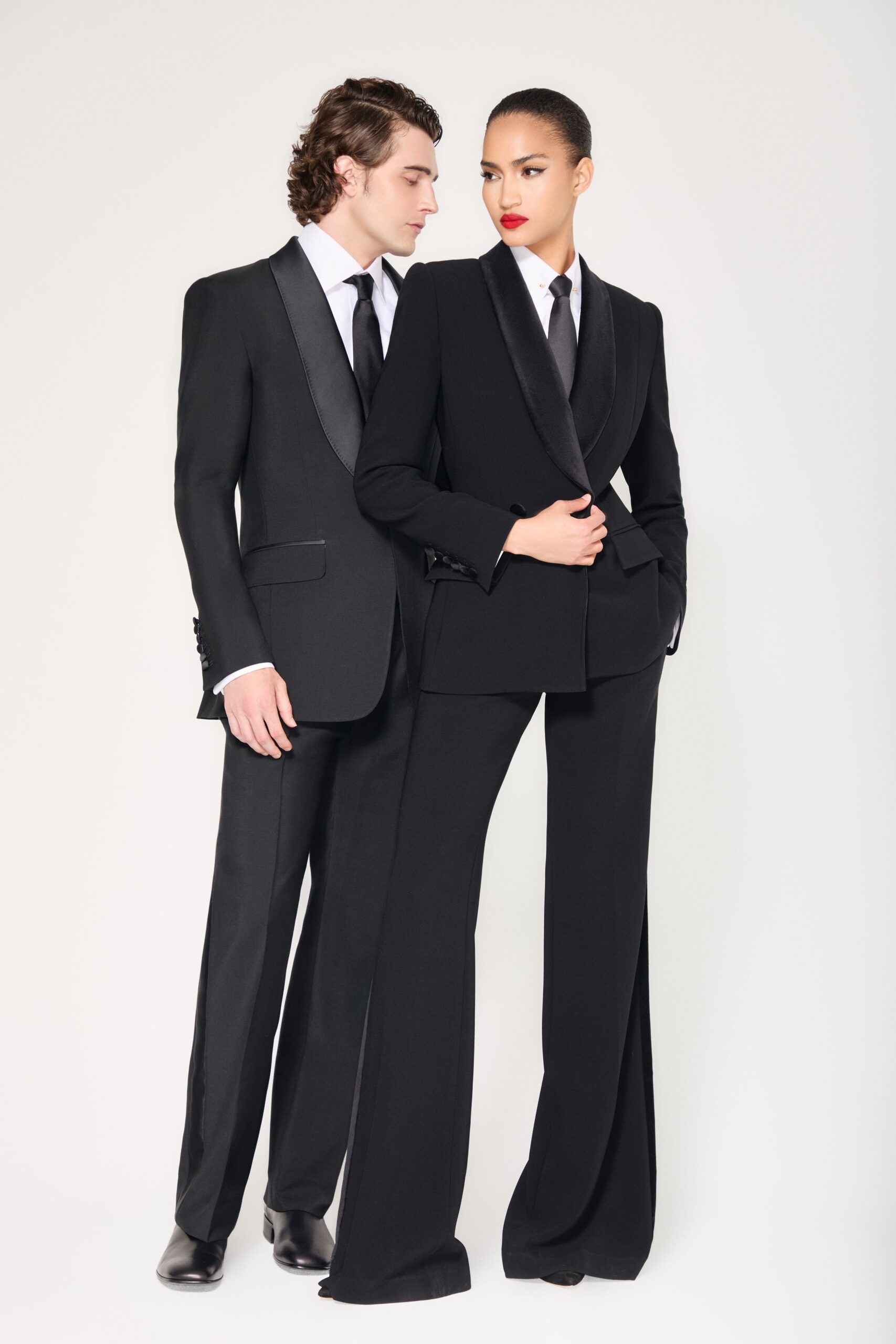 black long-sleeve collared tailored buttoned suit