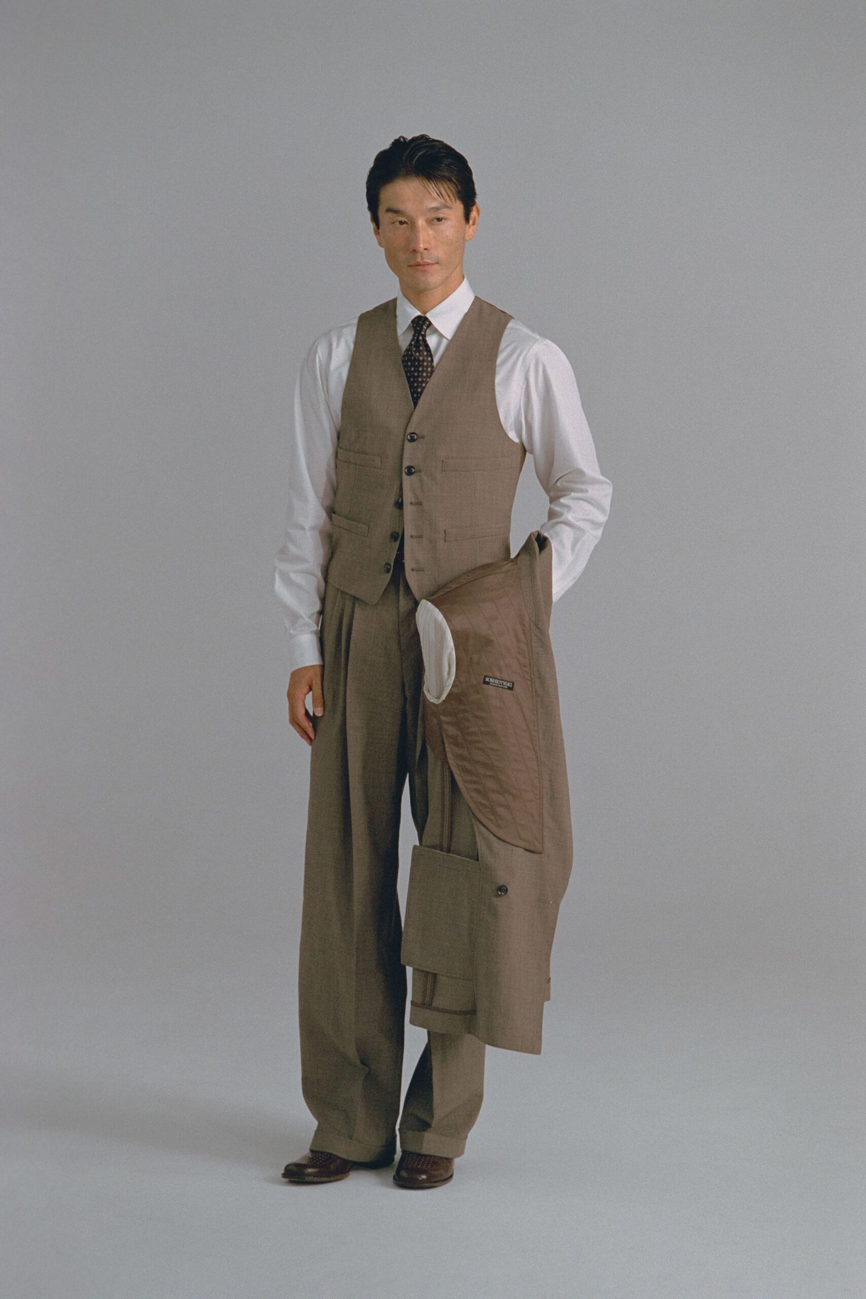 brown cotton sleeveless collared fitted buttoned vest