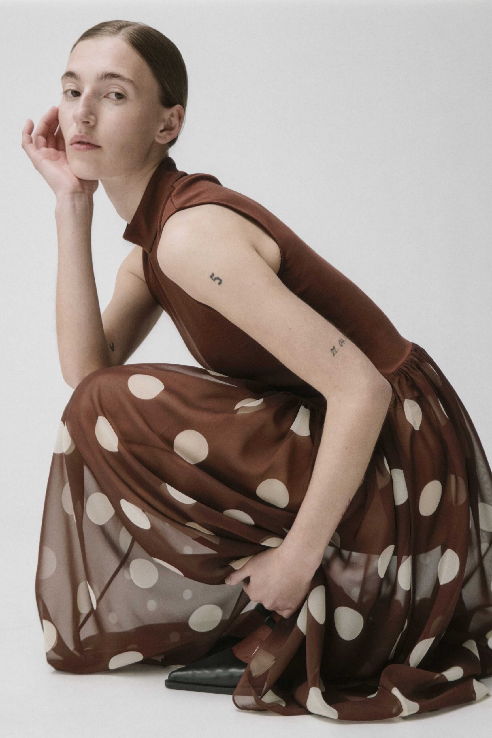 brown silk sleeveless high-neck fitted pleated polka-dot dress