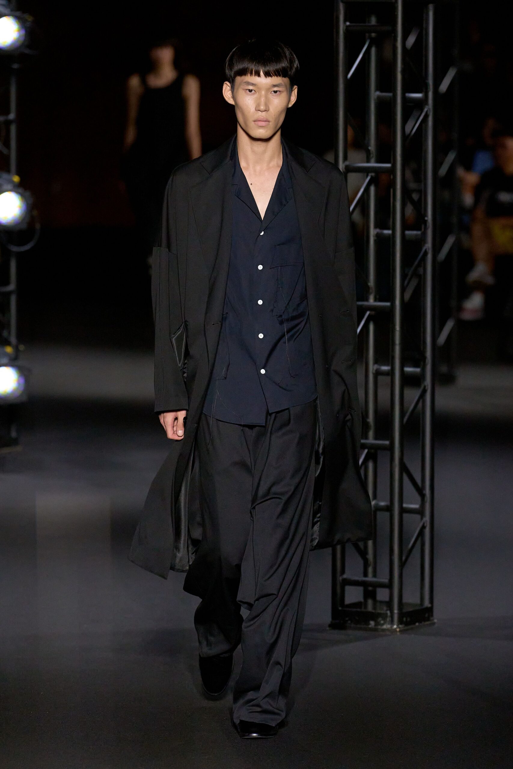black cotton long-sleeve collared relaxed coat