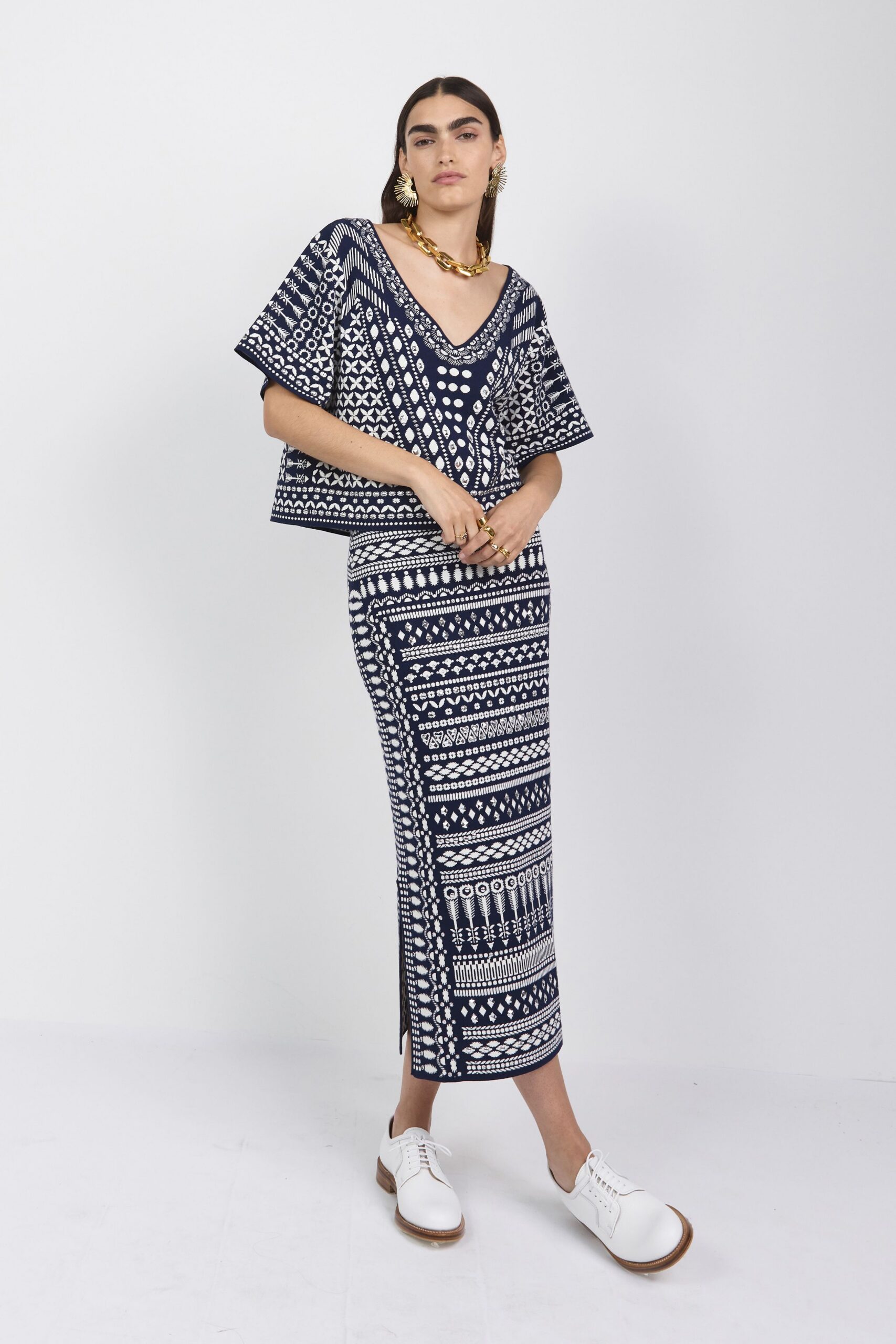 blue short-sleeve v-neck relaxed printed top